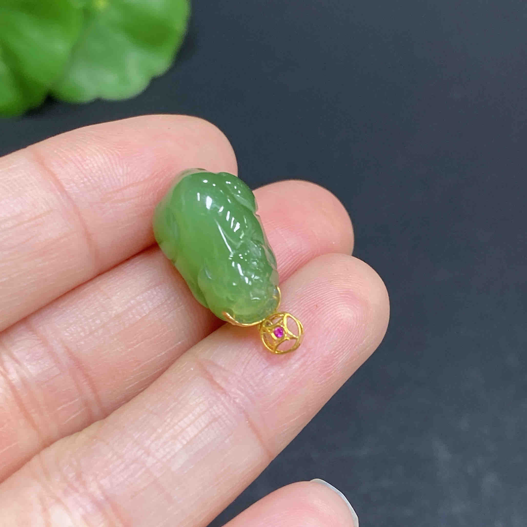 和田玉挂件     貔貅    18k金扣头     货品总重约2.5g详情5