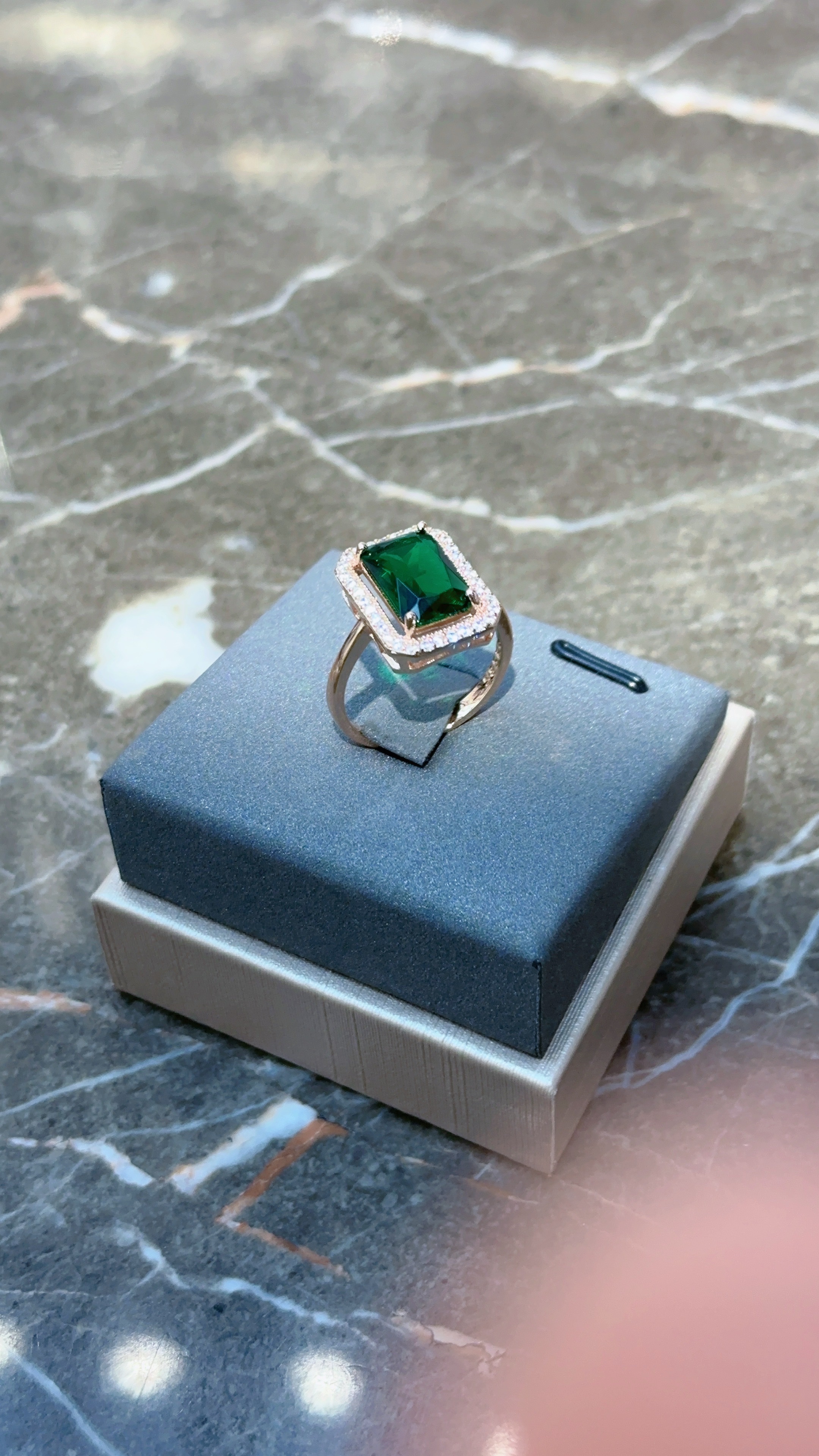 Gulkina585 Rose Gold jewelry, Jade Green earrings and pendants, Zircon jewelry set, fashionable and luxurious style ring earrings Necklace set Application Scenario