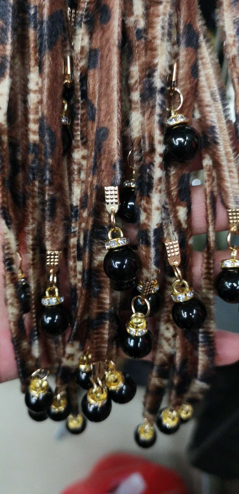 Haihua Clothing Accessories Factory offers direct sales and customization of rope accessories, including Korean velvet and gold threads