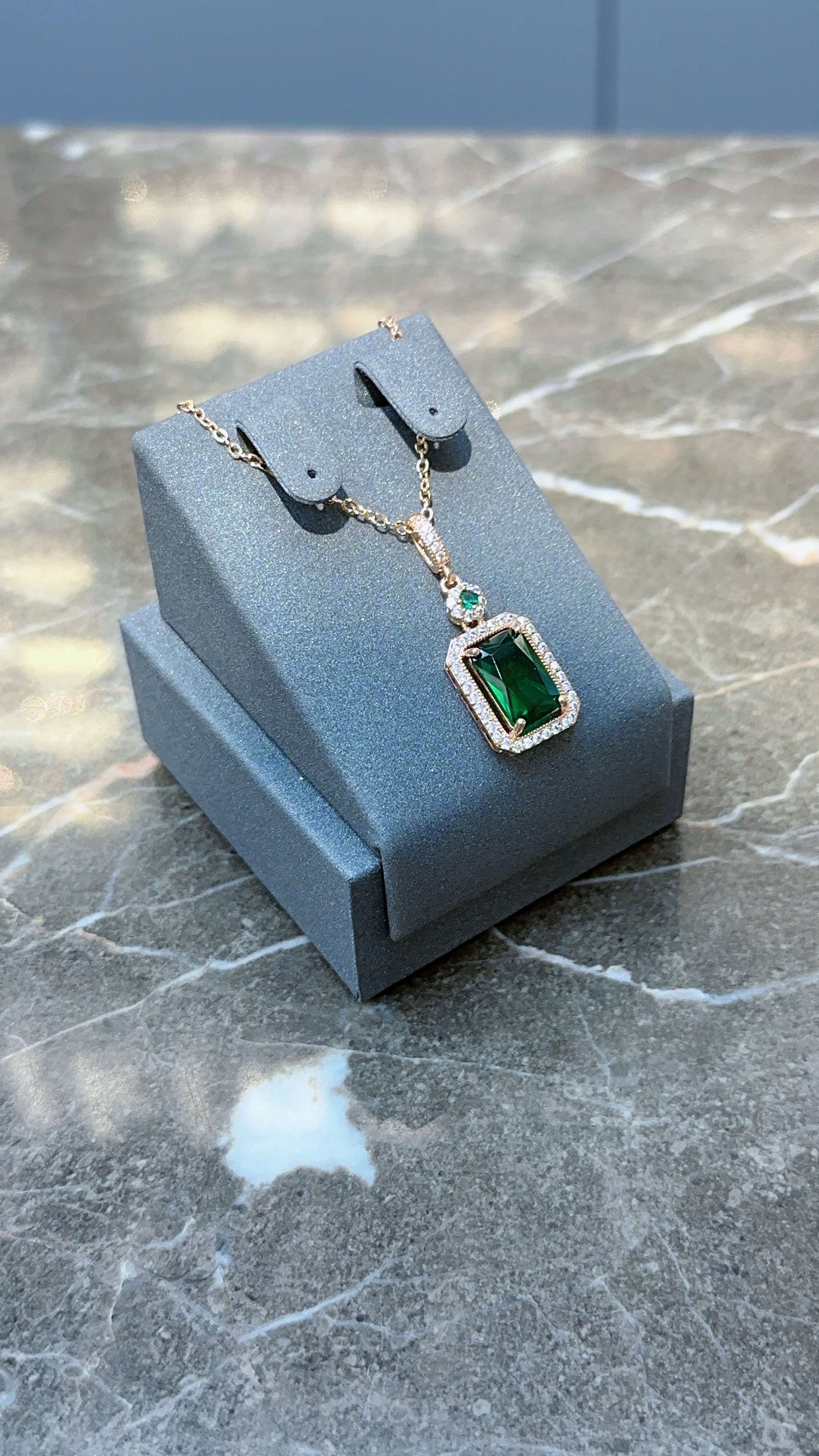 Gulkina585 Rose Gold jewelry, Jade Green earrings and pendants, Zircon jewelry set, fashionable and luxurious style ring earrings Necklace set details Picture