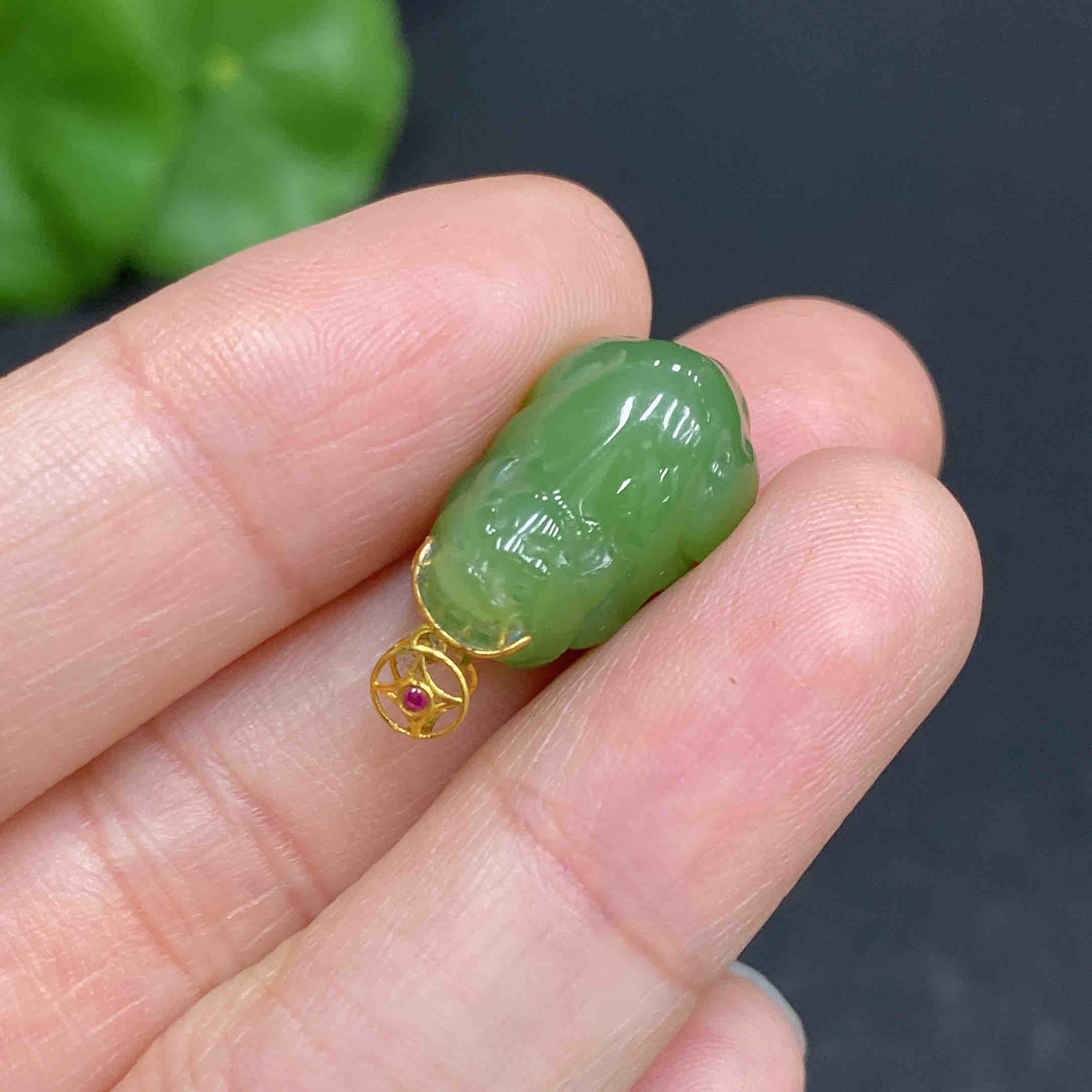 和田玉挂件     貔貅    18k金扣头     货品总重约2.5g详情3