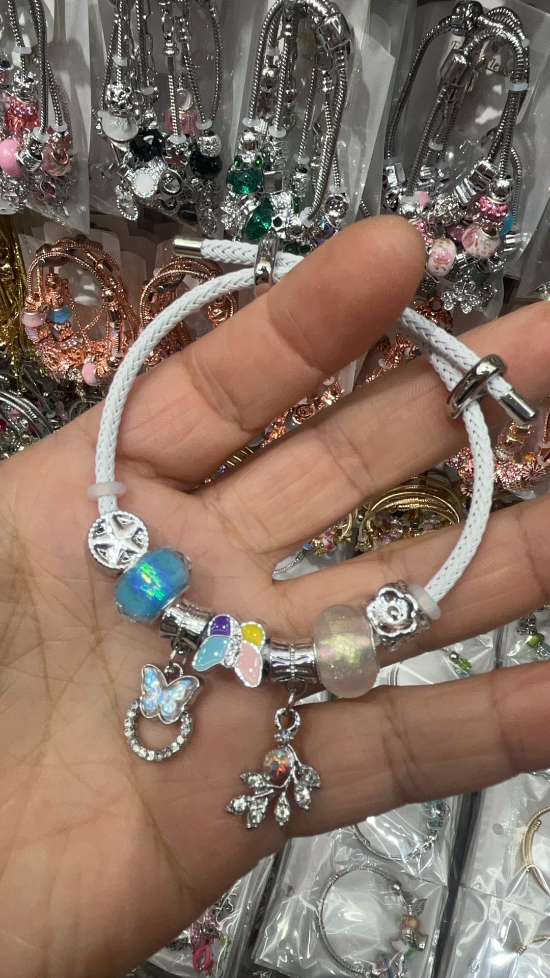 春雨春两水晶手链时尚饰品手串女款简约百搭手饰手链潮流搭配皮绳潘多拉手链细节图