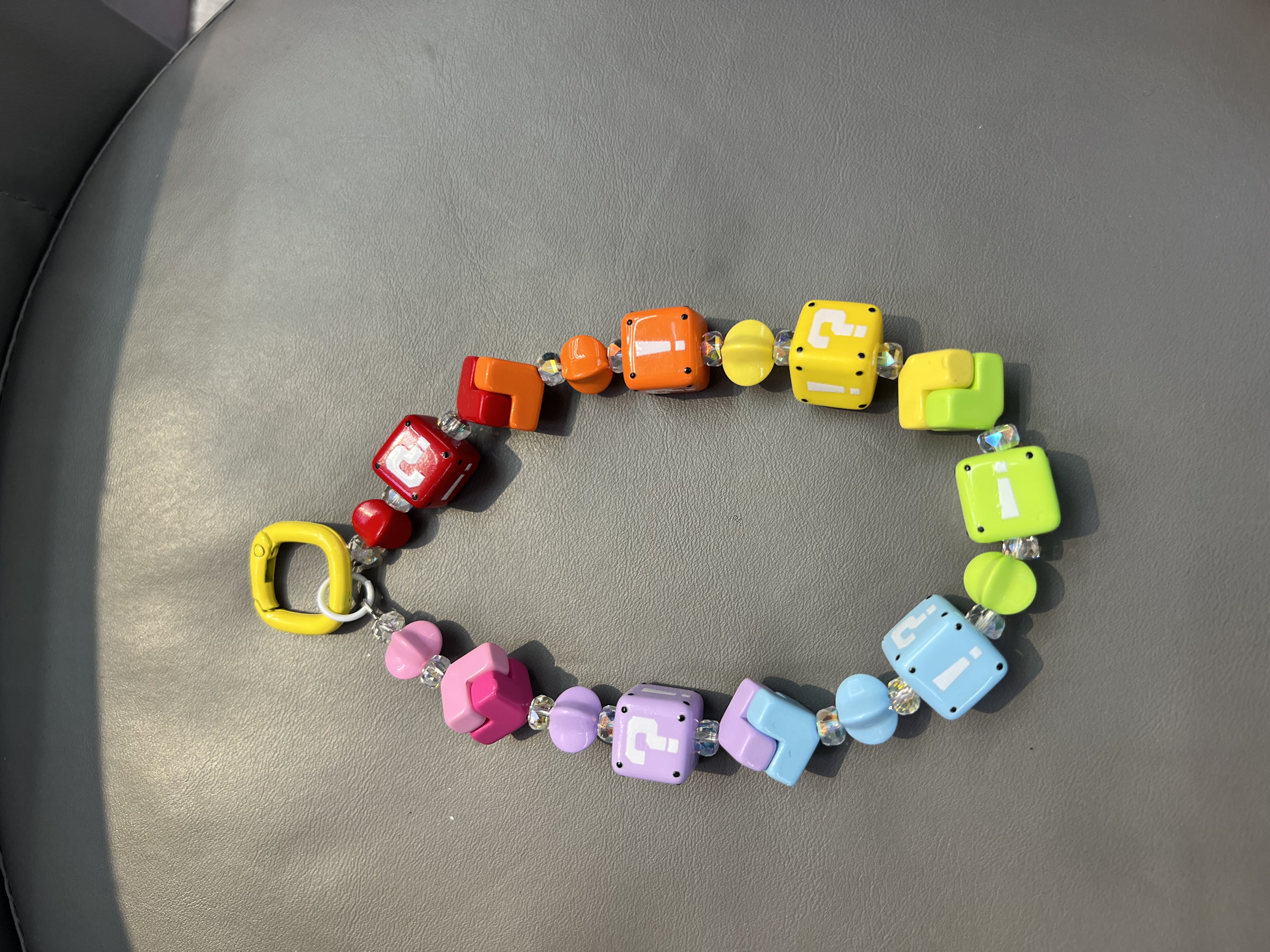 Trendy mobile phone pendants and bag buckles Application Scenario