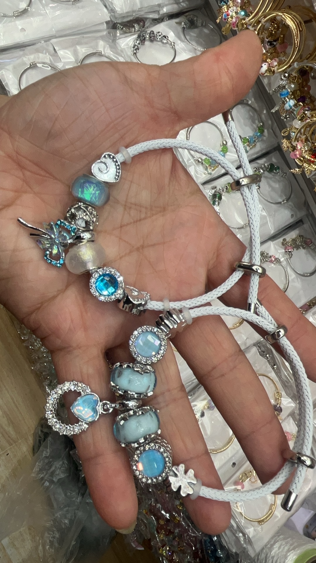 春雨春两水晶手链时尚饰品手串女款简约百搭手饰手链潮流搭配皮绳潘多拉手链白底实物图