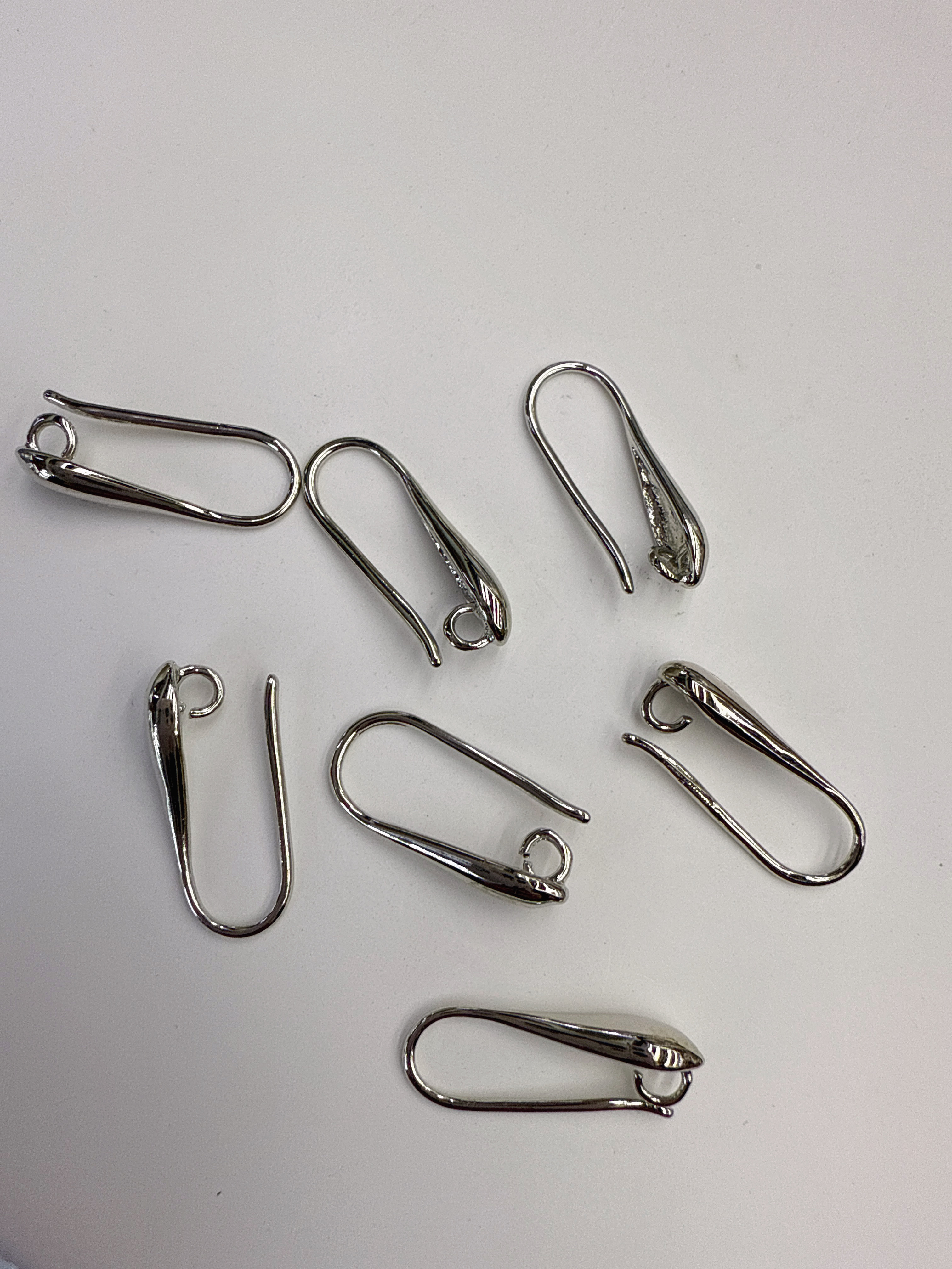 Silver-plated copper U-shaped pendant accessory, artistic structure copper pendant, fashionable copper small pendant details Picture