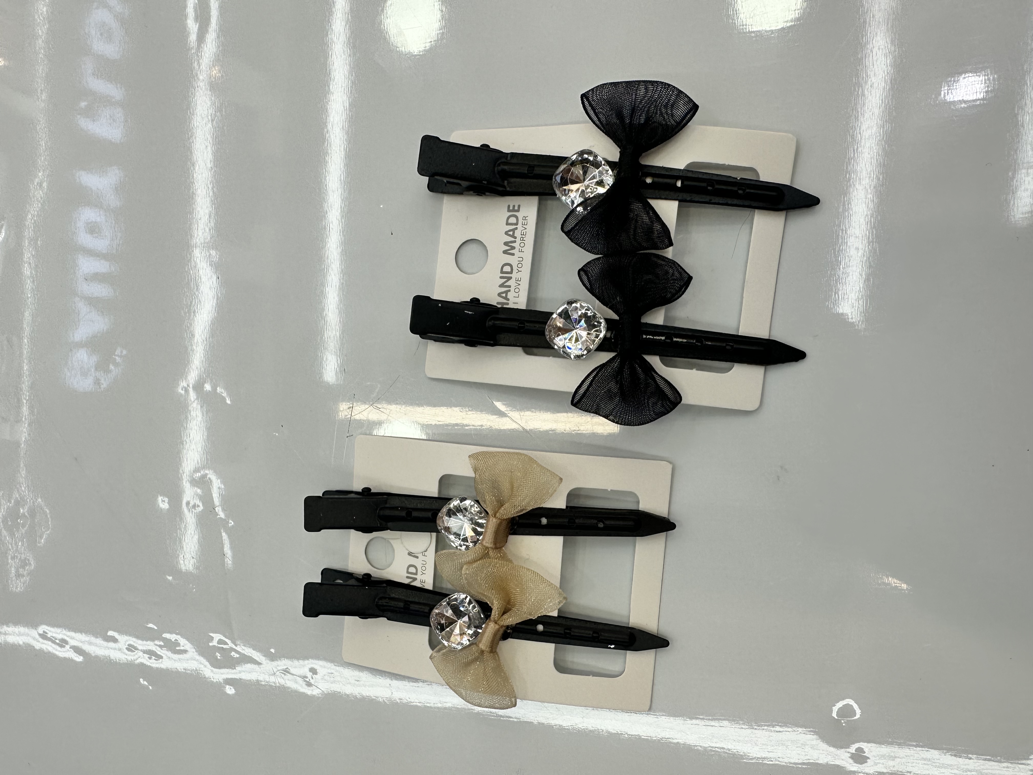 Adult-style fashionable bow tie and pointed hairpin details Picture