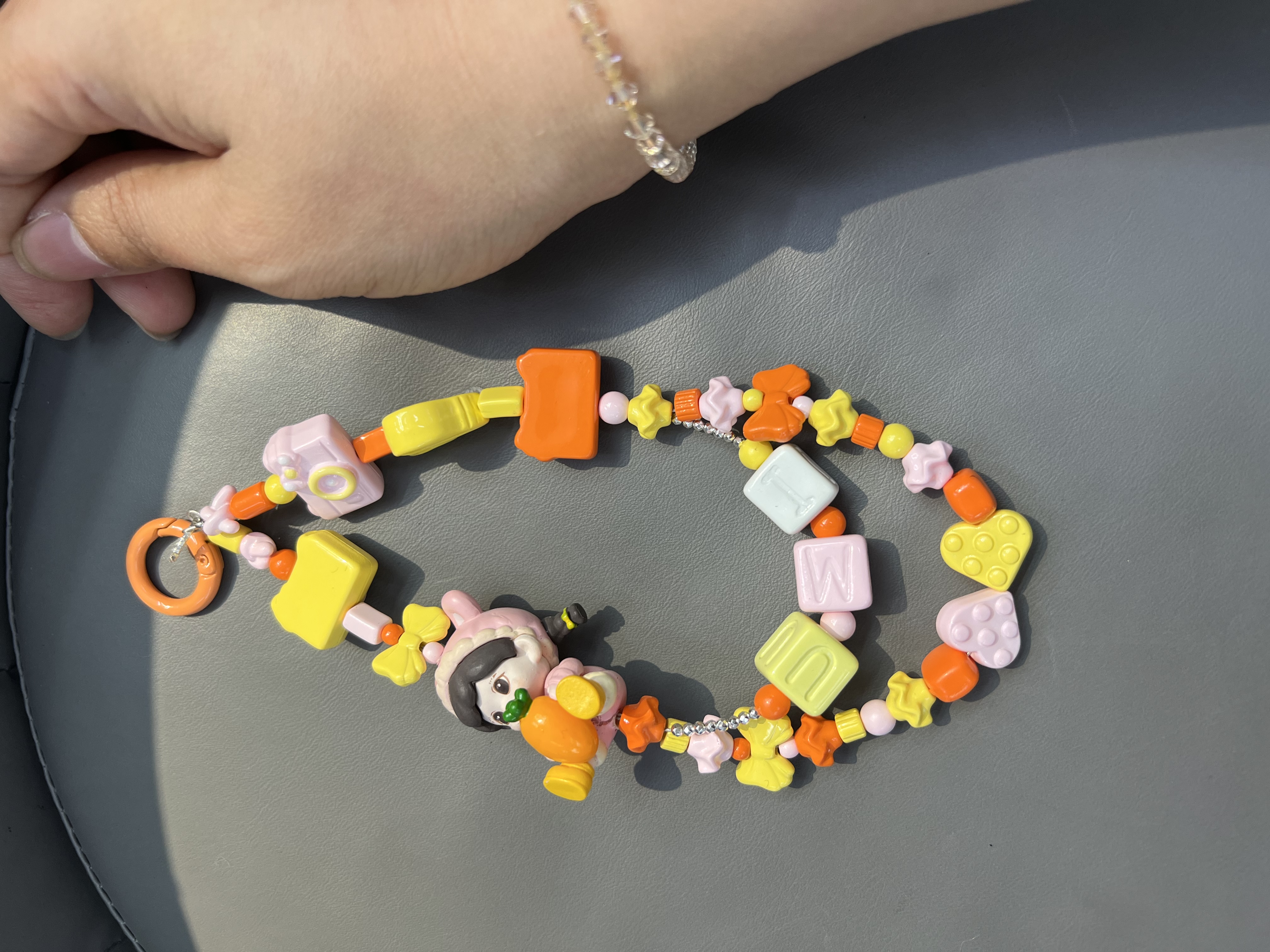 The latest trendy mobile phone pendants, bag pendants and clothing items Application Scenario