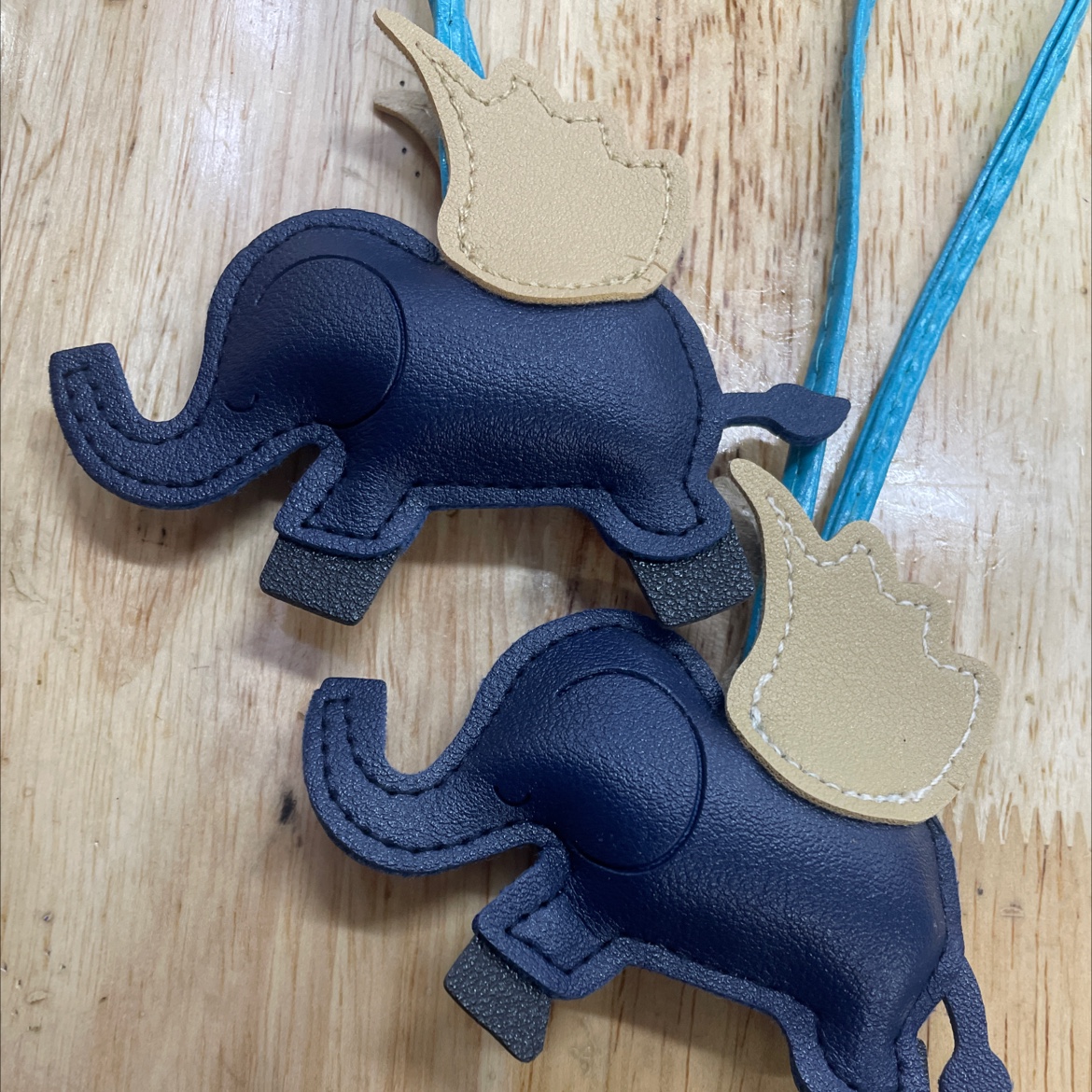 Leather cotton-padded cartoon Dumbo keychain detail image 2