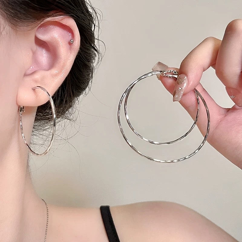 Jewelry, earrings, stud earrings, pearl earrings, oil-dripping, fashionable, simple and versatile, elegant and refined, girls' style, high-end feel, exaggerated circle silver needle ear rings, women's 2025 new bestseller earrings, large circle plain circle circle earrings, stud earrings, jewelry ears detail image 1