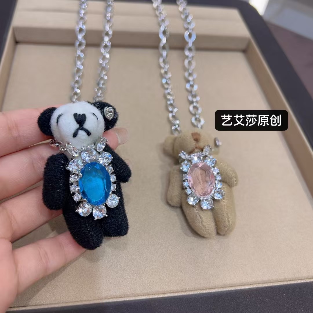 Fashionable and trendy earrings, simple stud earrings, feminine charm, versatile earrings, accessories, women's styles, multiple options available, birthday gifts Application Scenario