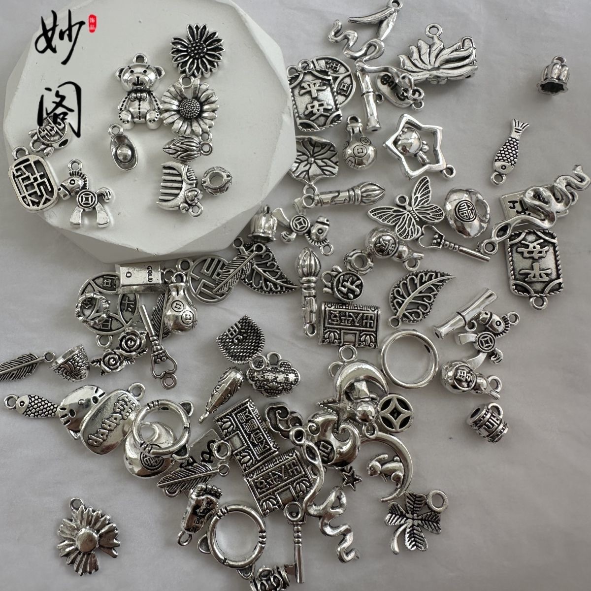 diy materials and accessories for mixed ancient silver beaded alloy ancient-style ornaments, pendants, bracelets, beaded three-way necklaces and pendants Specification image