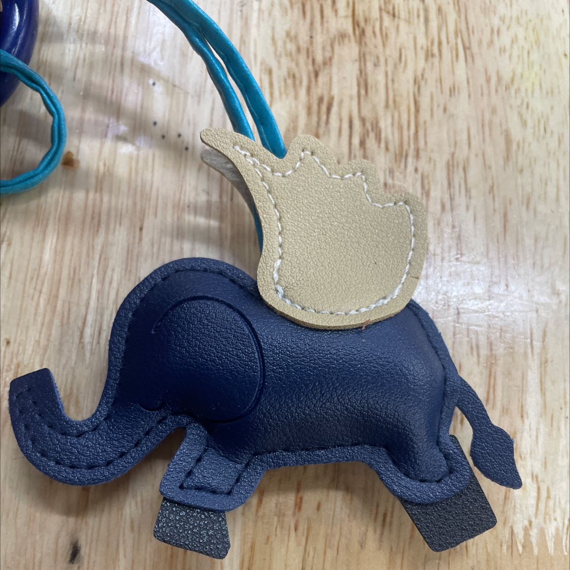 Leather cotton-padded cartoon Dumbo keychain details Picture