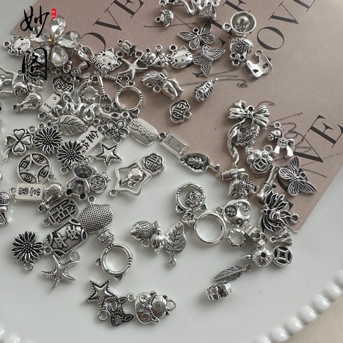 diy materials and accessories for mixed ancient silver beaded alloy ancient-style ornaments, pendants, bracelets, beaded three-way necklaces and pendants Application Scenario