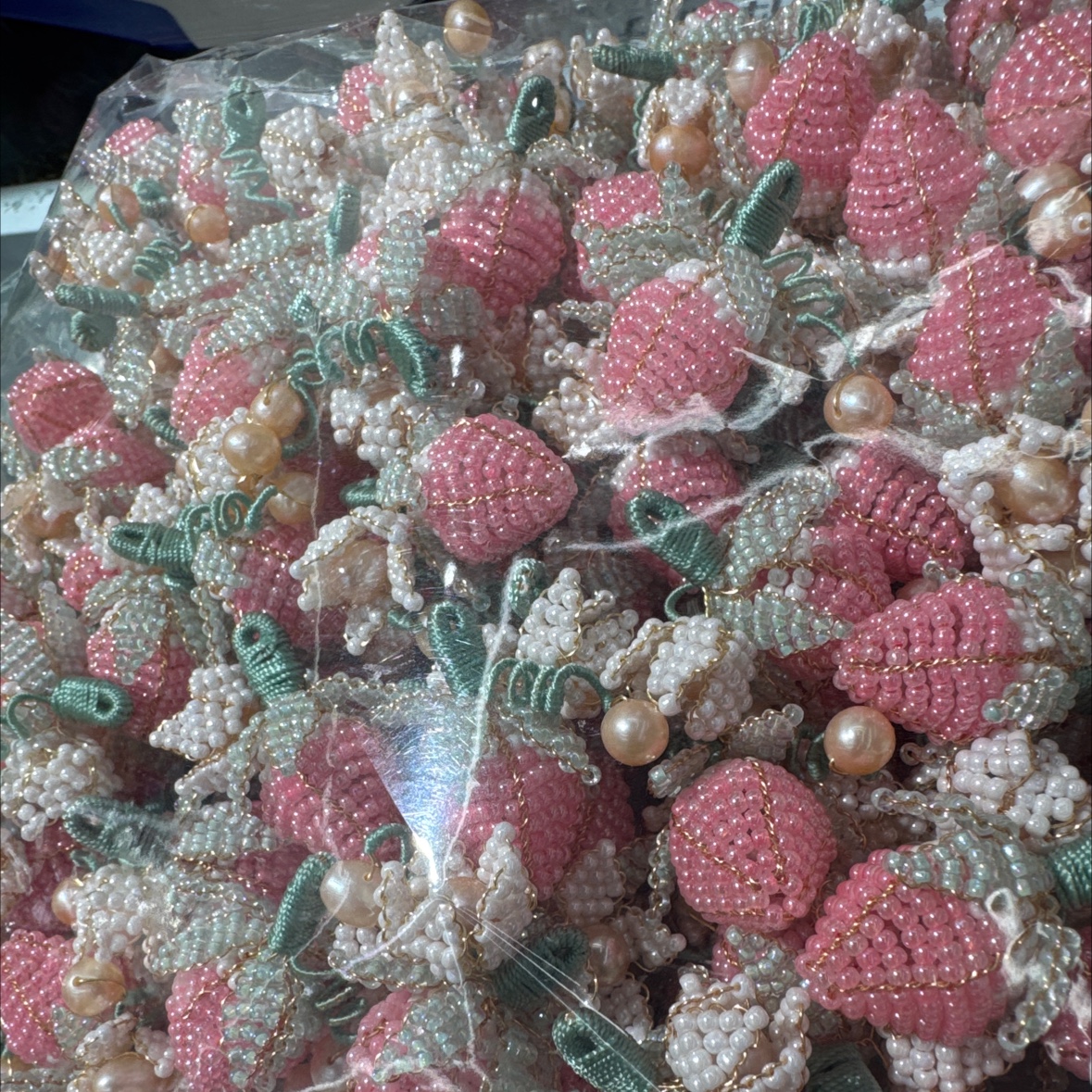 纯手工制作米珠编织草莓细节图