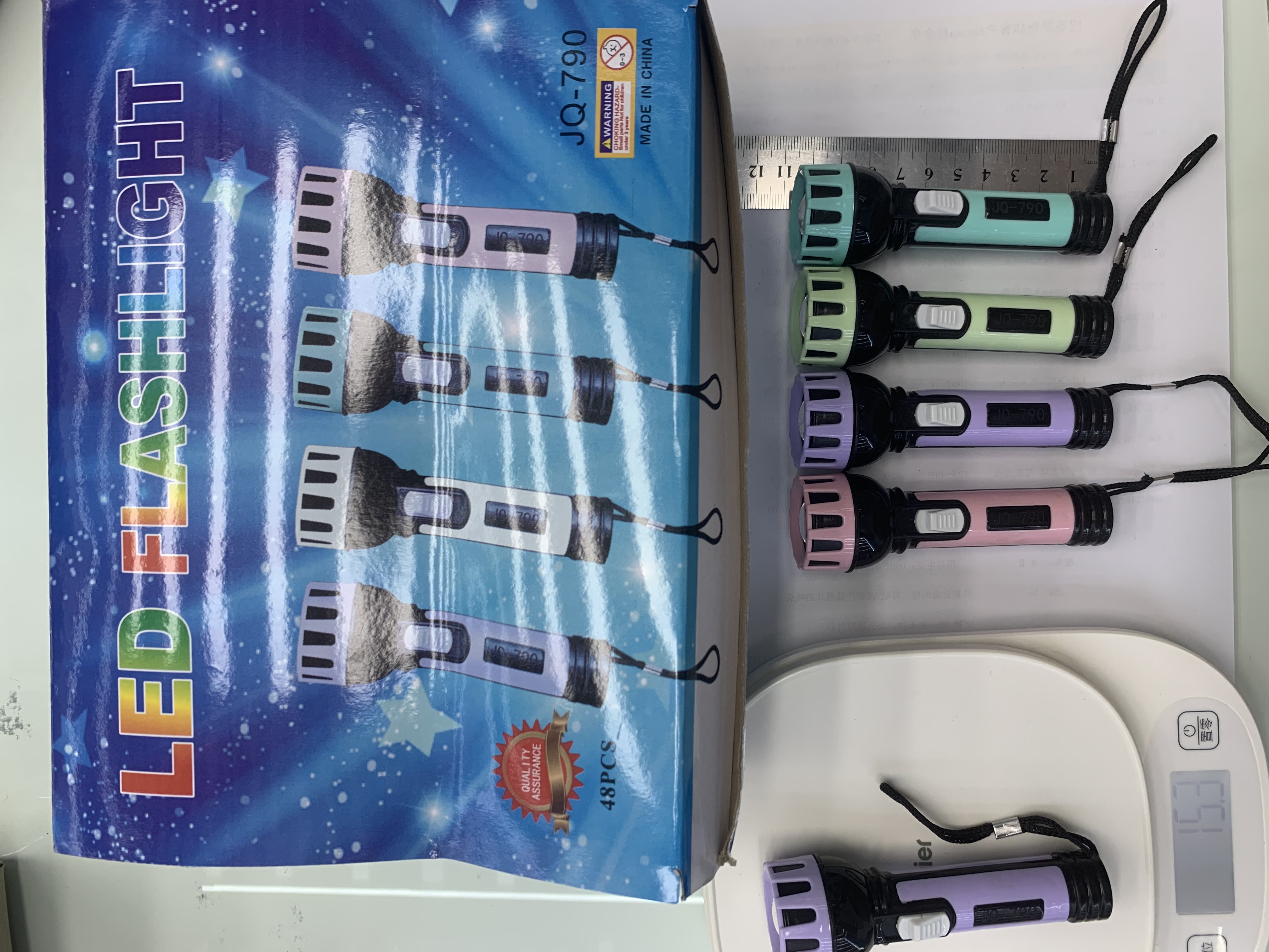 塑料手电筒、LED强光小电筒、便携户外照明灯、迷你家用手电筒，老人小孩都可使用的安全手电筒细节图
