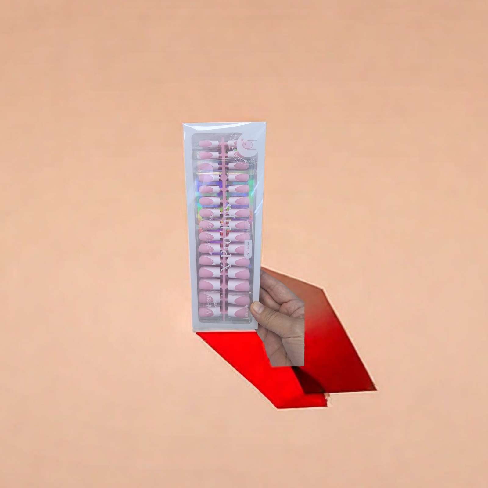 穿戴甲是一种可随时佩戴和卸除的美甲产品，具有便捷、款式多样和可重复使用的特点‌。
个人时尚搭配，如纯色款适合叠戴戒指营造细节图