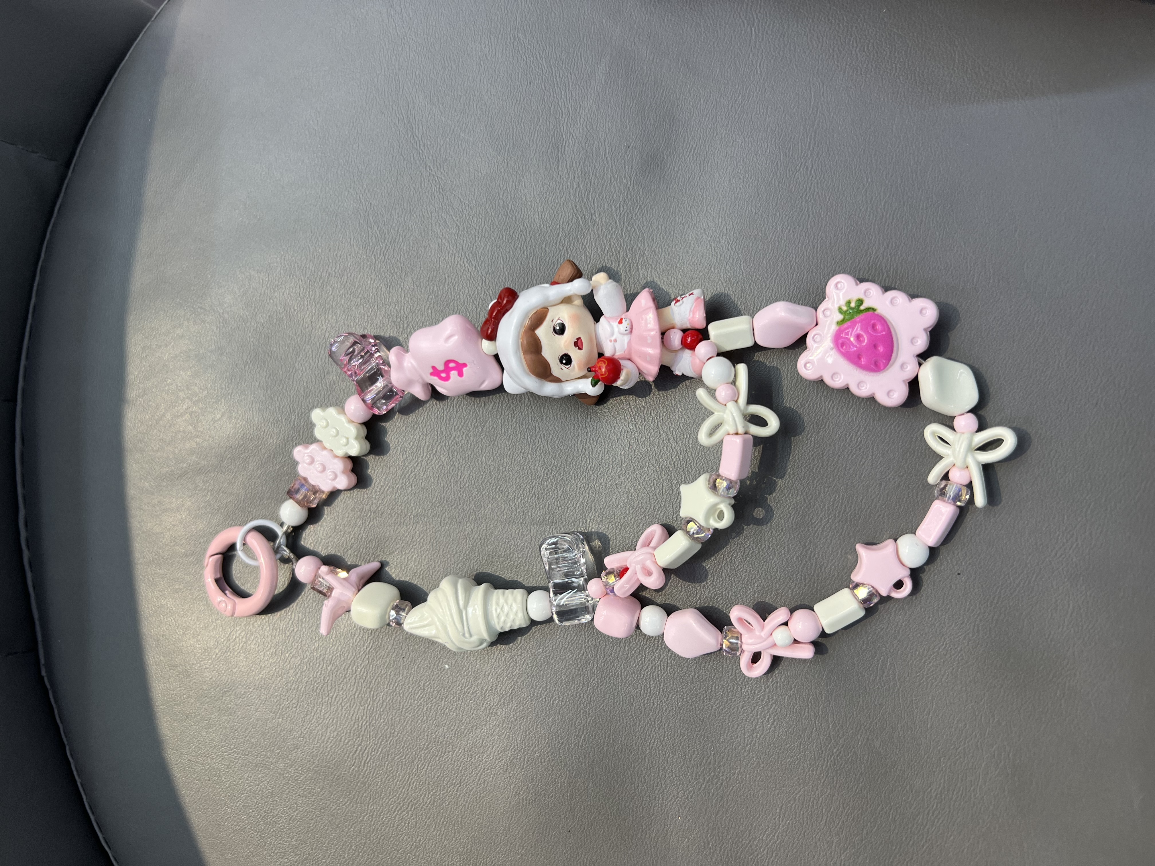 Trendy mobile phone pendants Specification image