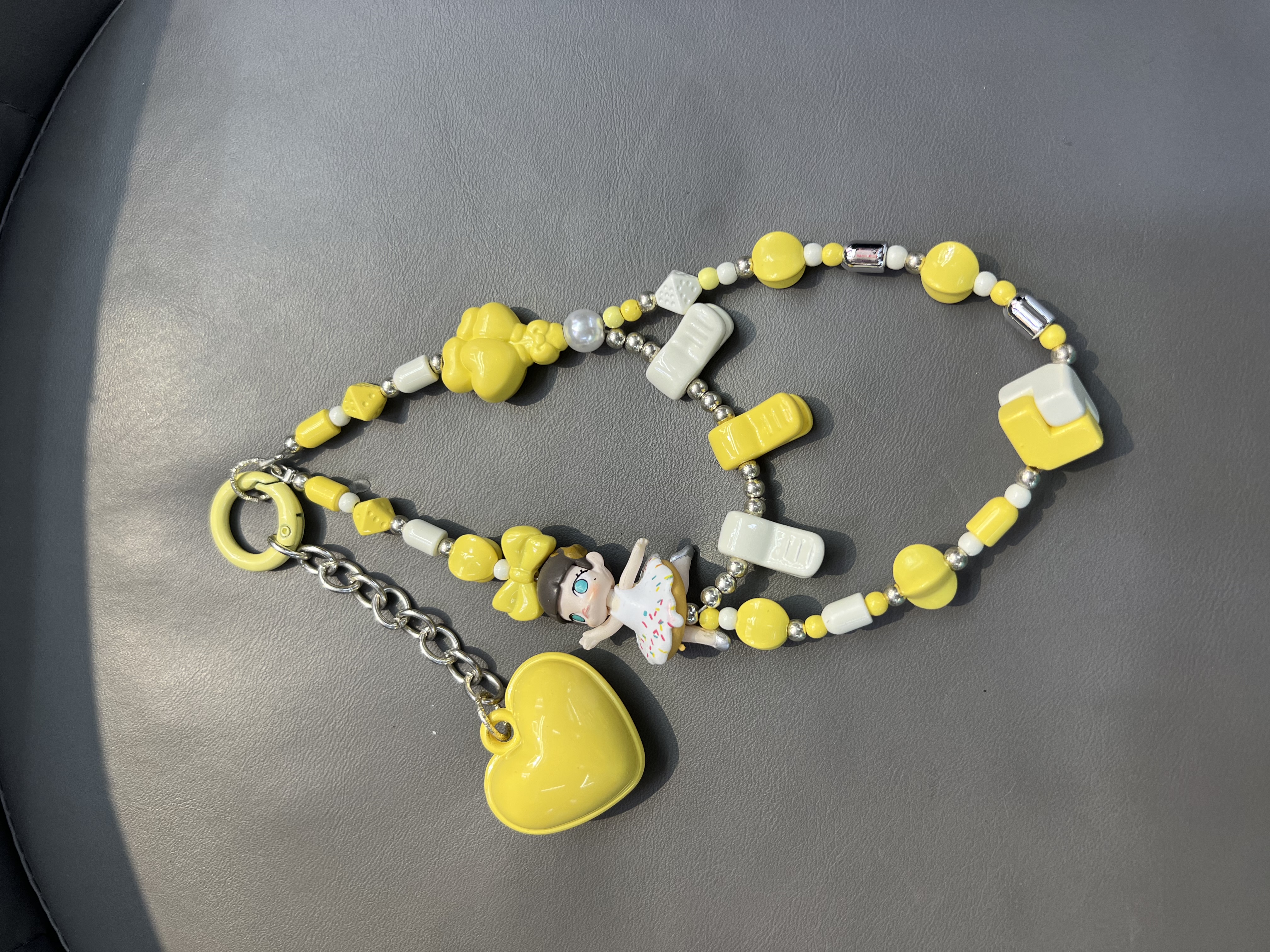 New fashionable and trendy mobile phone pendants and bag pendants Application Scenario