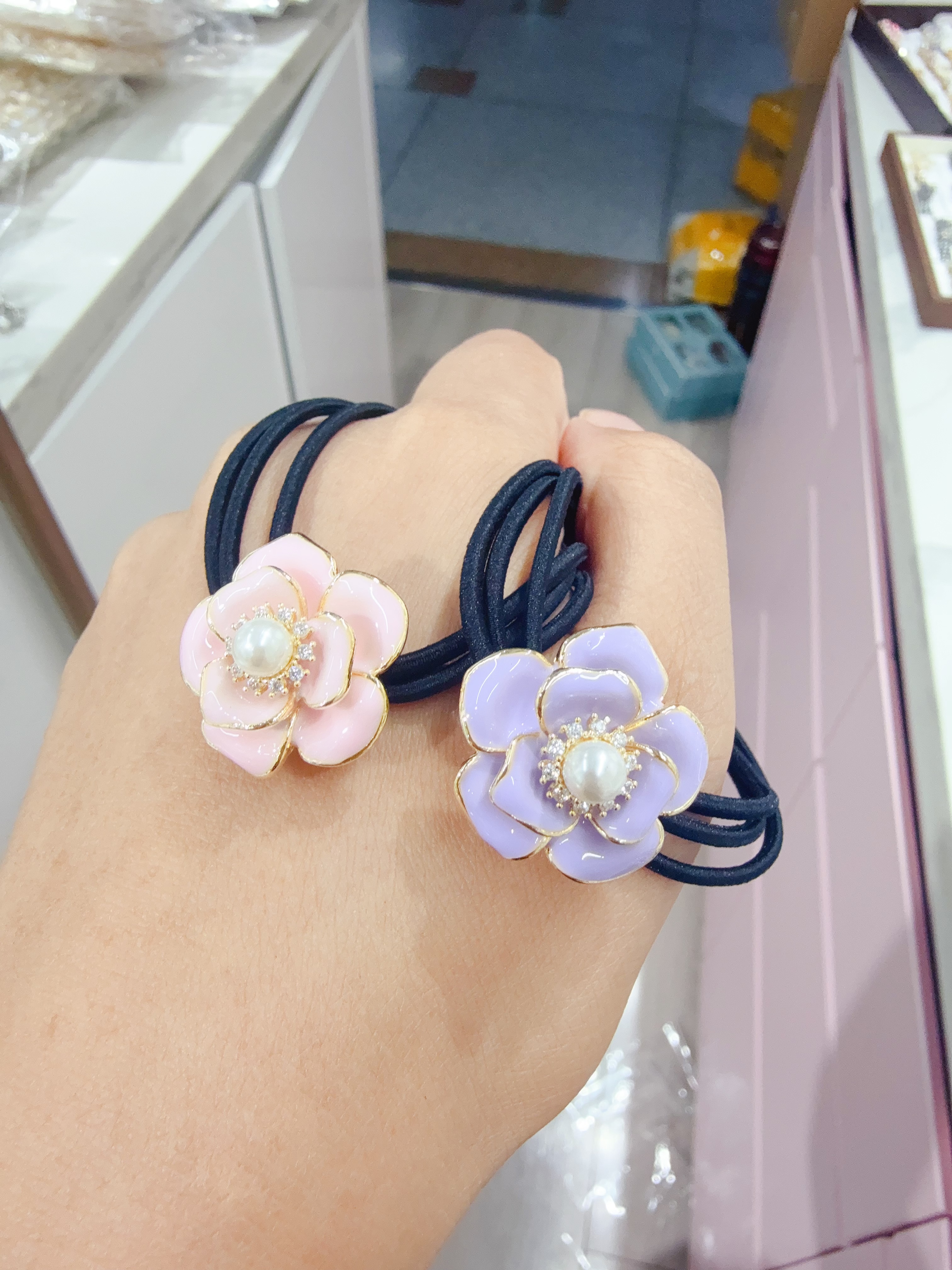 Fansi Accessories: Fashionable and trendy hair accessories and hair strings