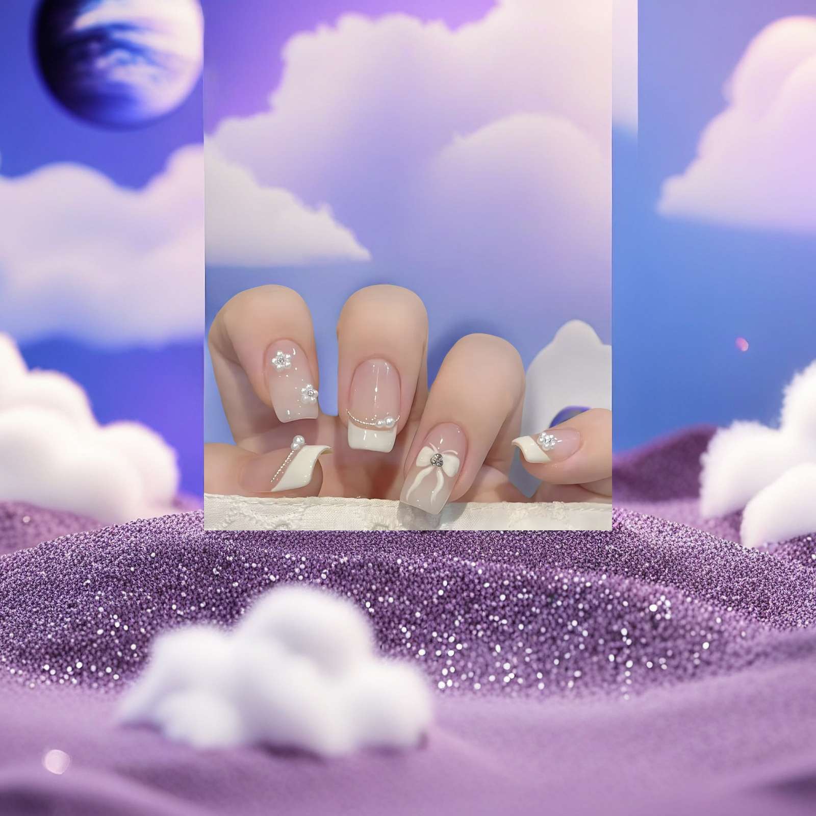 穿戴甲是一种可随时佩戴和卸除的美甲产品，具有便捷、款式多样和可重复使用的特点‌。
个人时尚搭配，如纯色款适合叠戴戒指营造产品图