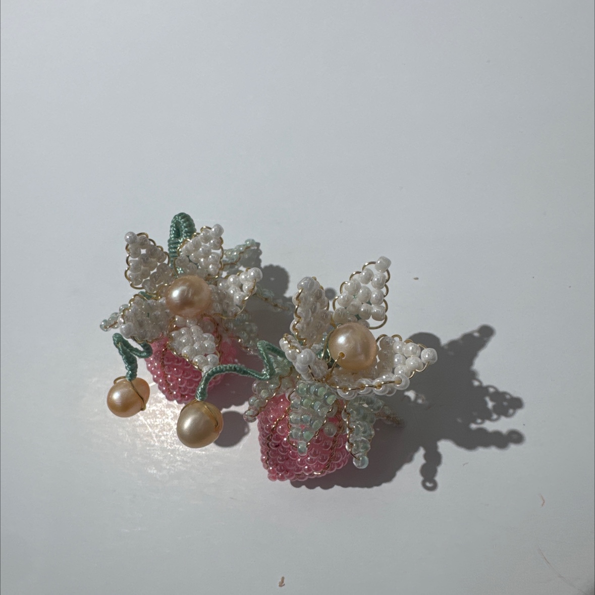 纯手工制作米珠编织草莓产品图