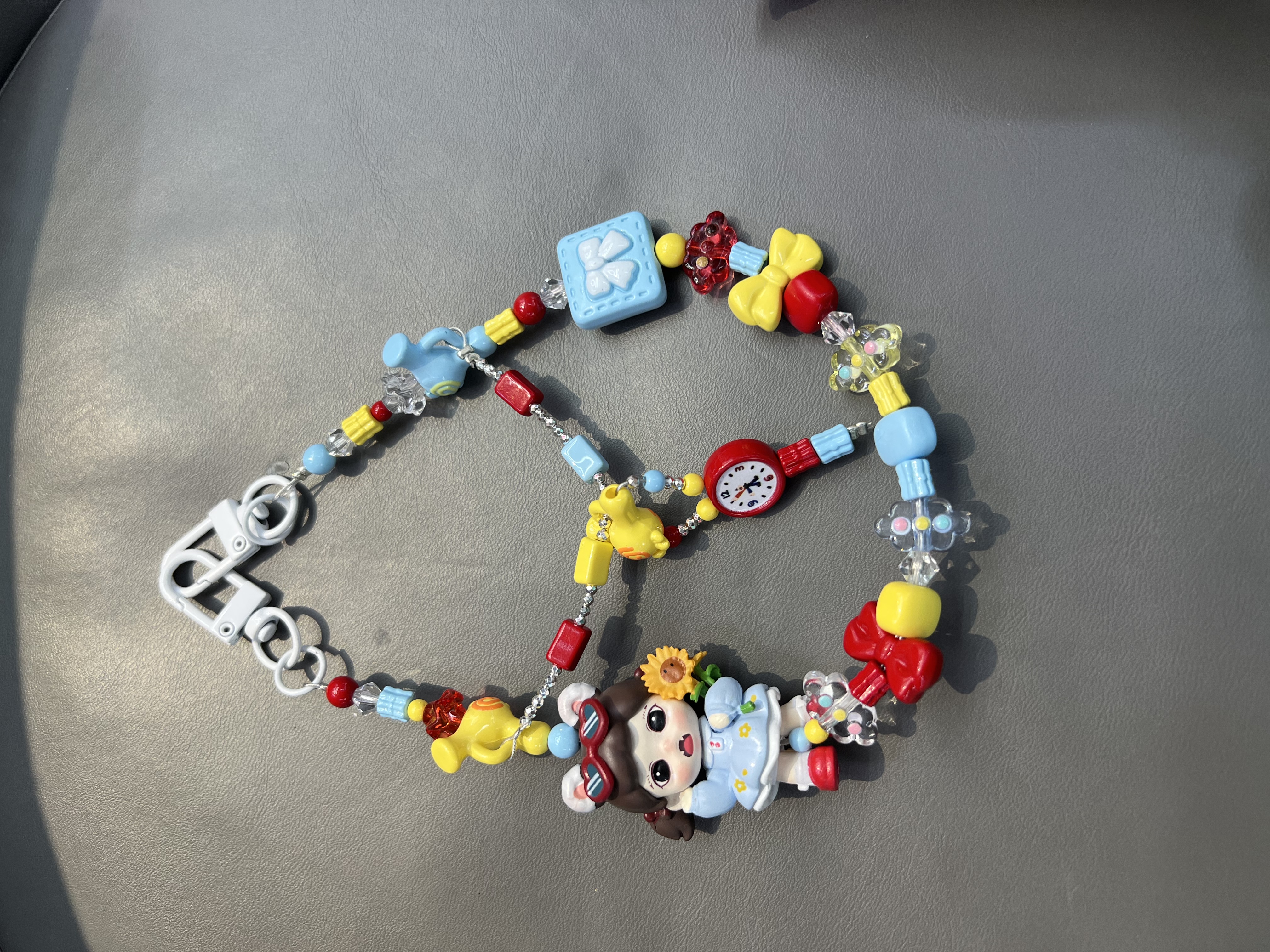 Trendy mobile phone pendants Application Scenario