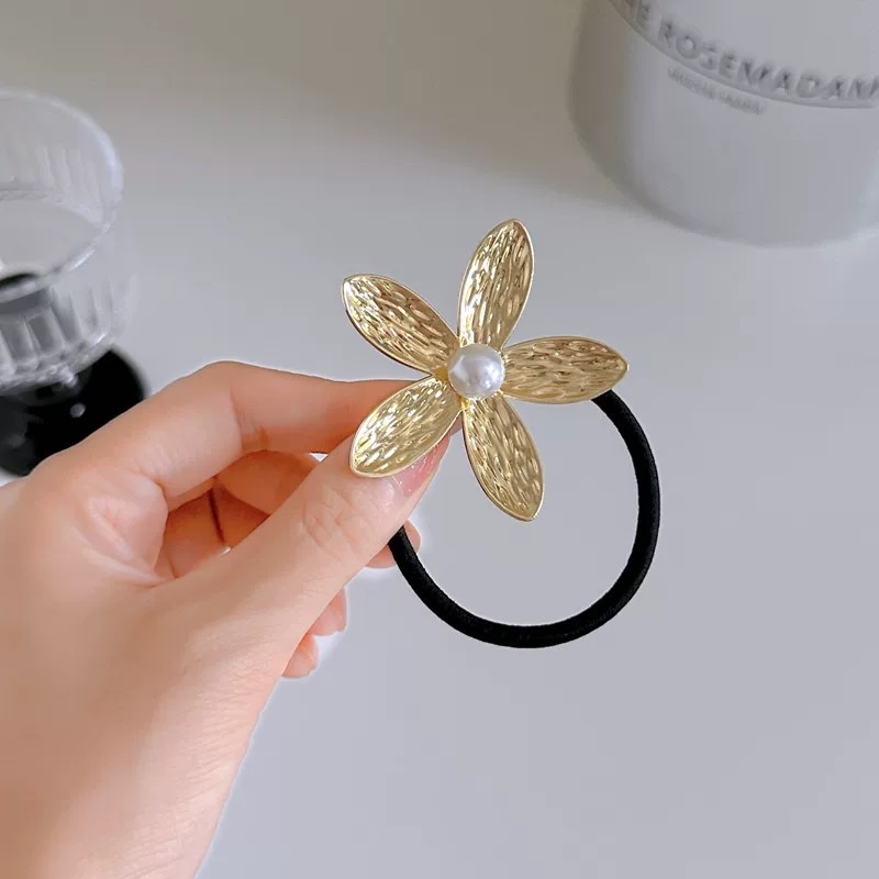 2025 New style metal bow hair tie, rubber band hair band, women's hair tie, headwear, high-end feel, gold and silver Application Scenario