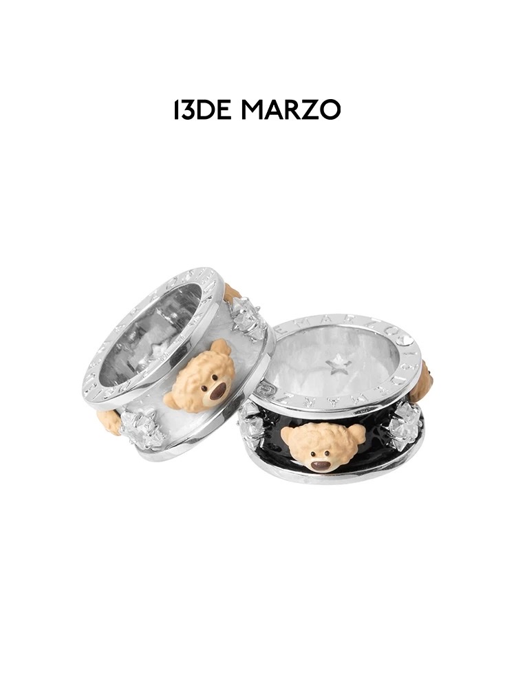 13DE MARZO Bear Encircled Fashion Ring, personalized couple style, niche accessory, exquisite ring Application Scenario