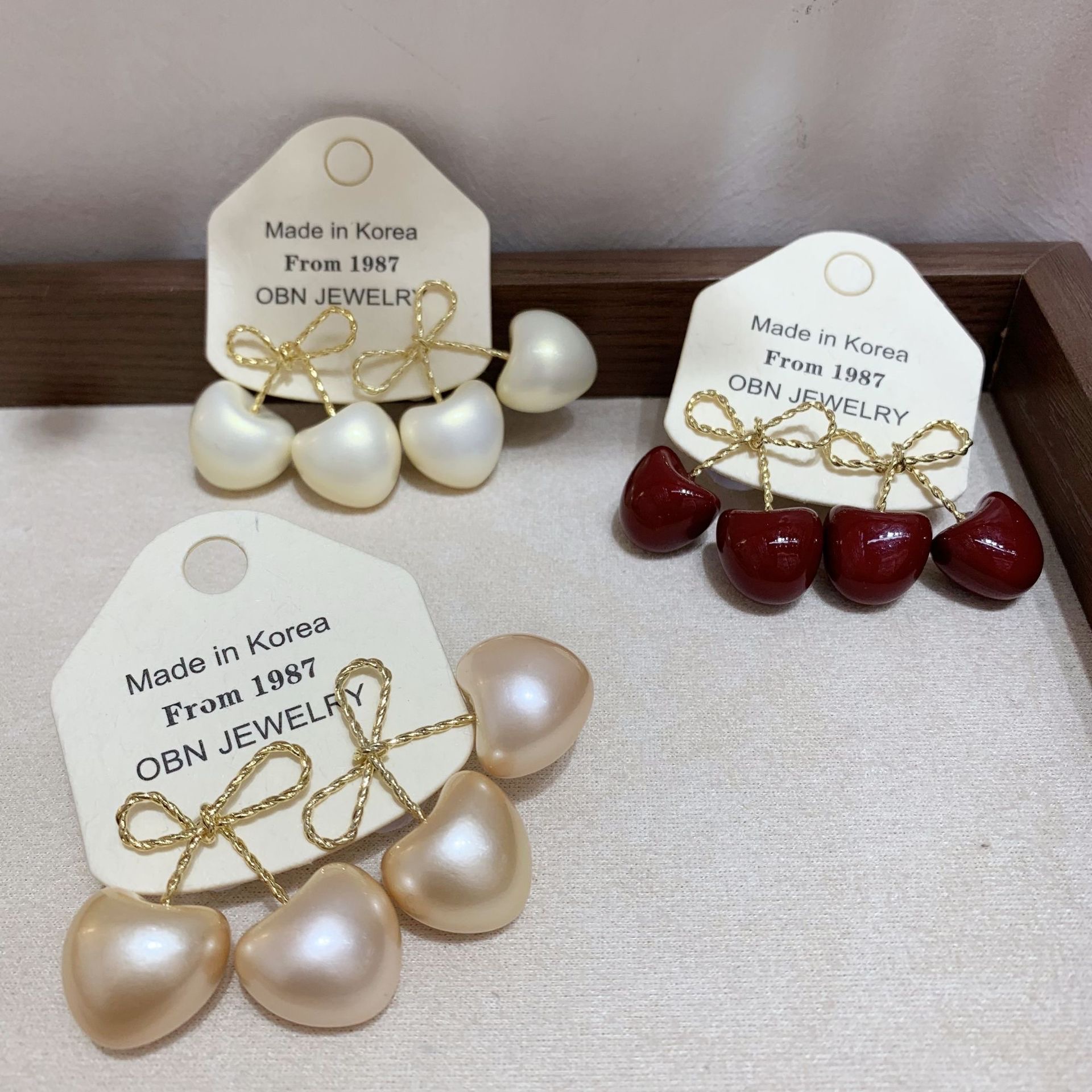 The new stylish bow, niche cherry stud design, red simple and fashionable earrings, sweet and cute