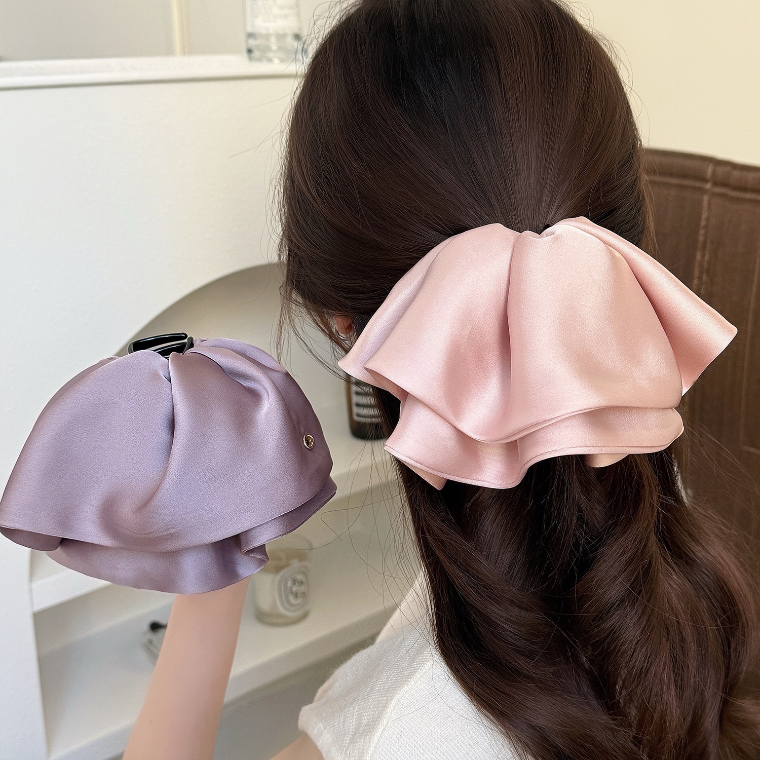The solid-color satin bow hair clip at the back of the head is super ethereal, light luxury, fashionable and stylish. The ponytail clip is sweet and cute. It's for girls details Picture
