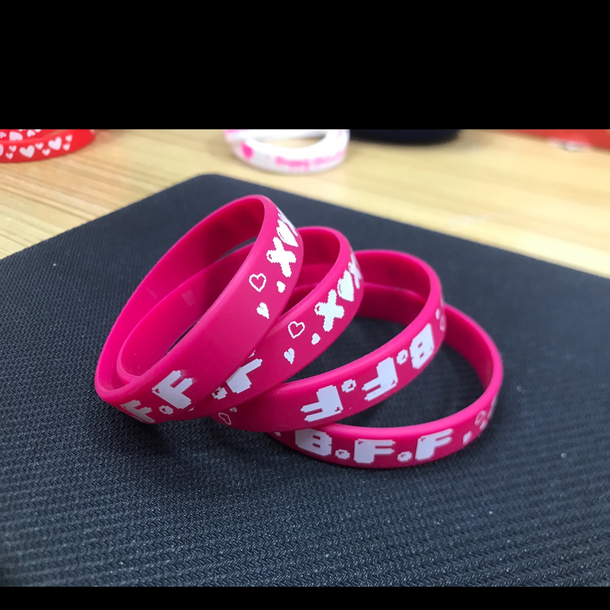 硅胶手环 运动手环装饰品艺术品b.f.f创意礼品产家批发