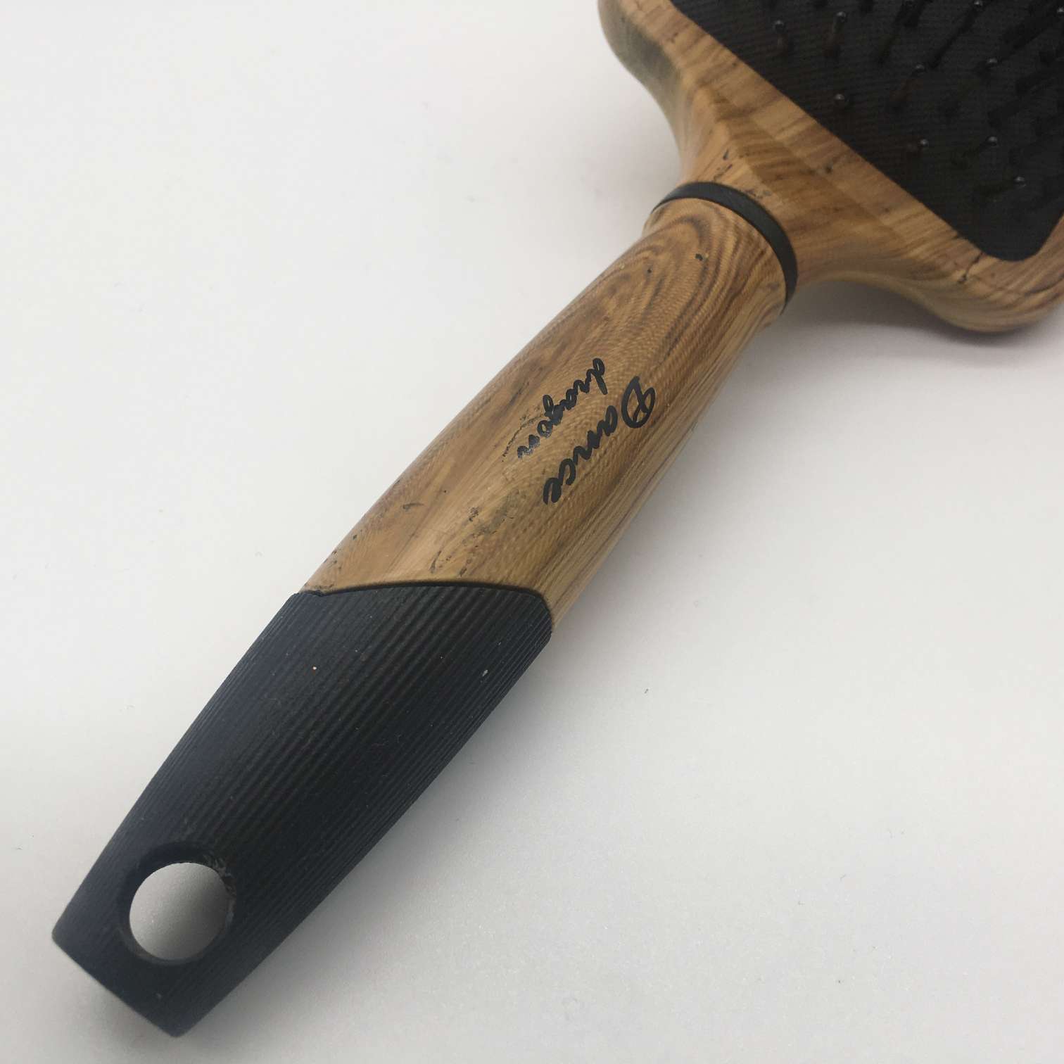Customized wood grain combs, health care massage combs, rubber combs, fine combs, gift combs, airbag combs, hair care tools and hair care products from the manufacturer. details Picture