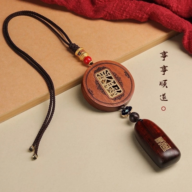 High-end sandalwood car hangers, car rearview mirror entry and exit safety hangers, interior pendant decorations, elegant for men Specification image