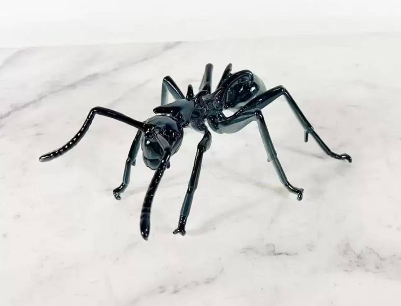 Modern light luxury metal insect, dragonfly, ant, animal ornaments, living room, coffee table, study, model room home decoration