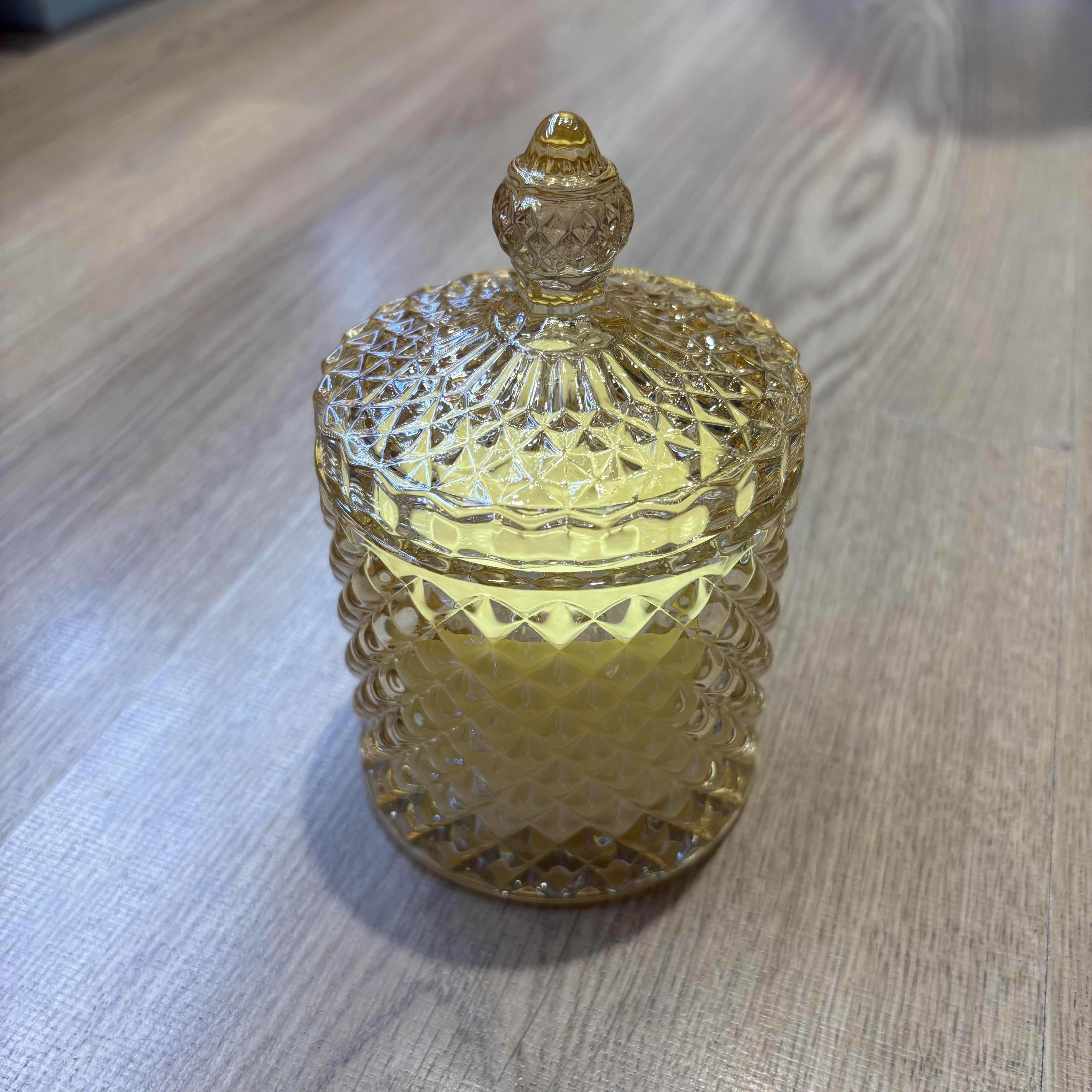 香薰蜡烛室内调情助眠持久高级感卧室情人节礼物
香薰蜡烛琉璃罐菱面浮雕状纹路玻璃容器彩色居家蜡烛 香薰蜡烛详情图2