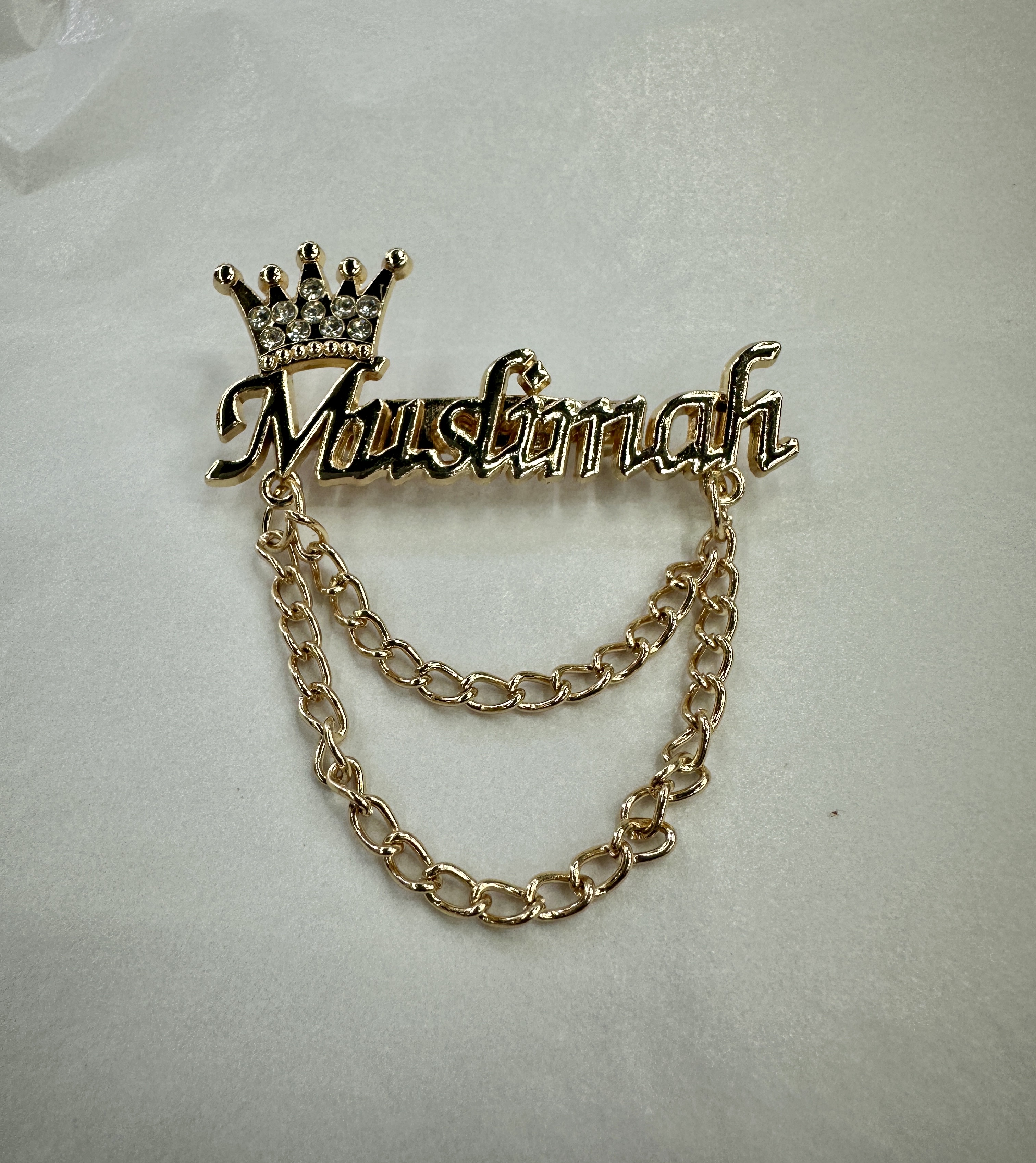 Factory direct sales of high-end electroplated diamond-encrusted brooches with letters and chains, crown brooches