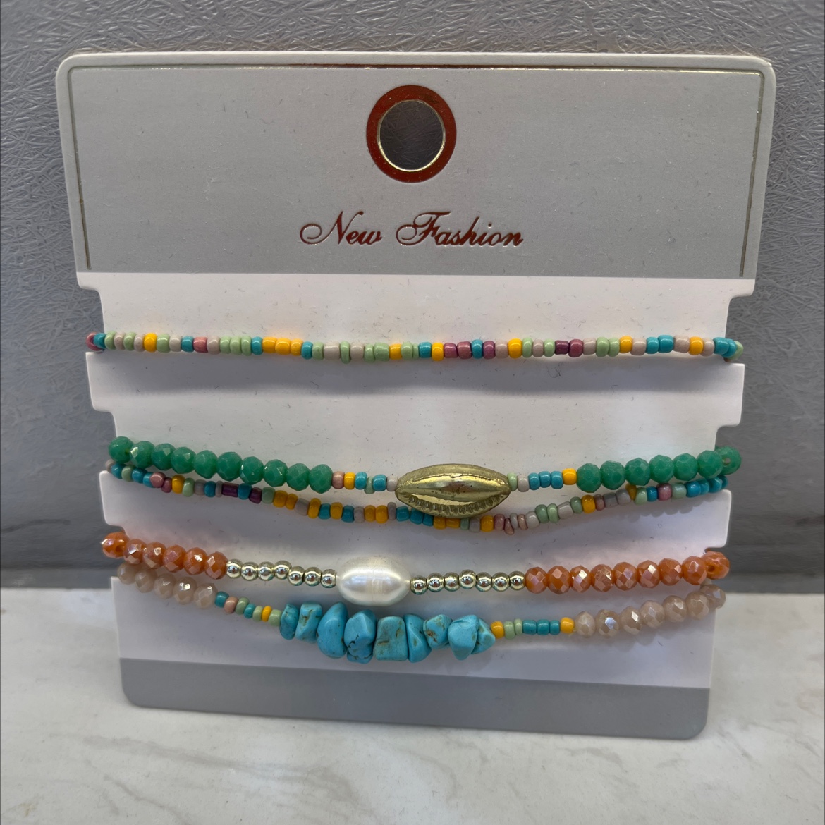 Beaded and crystal bracelets are popular in Europe and America. They are fashionable and simple. Women's bracelets are trendy and versatile. They are perfect gifts for your girlfriend details Picture