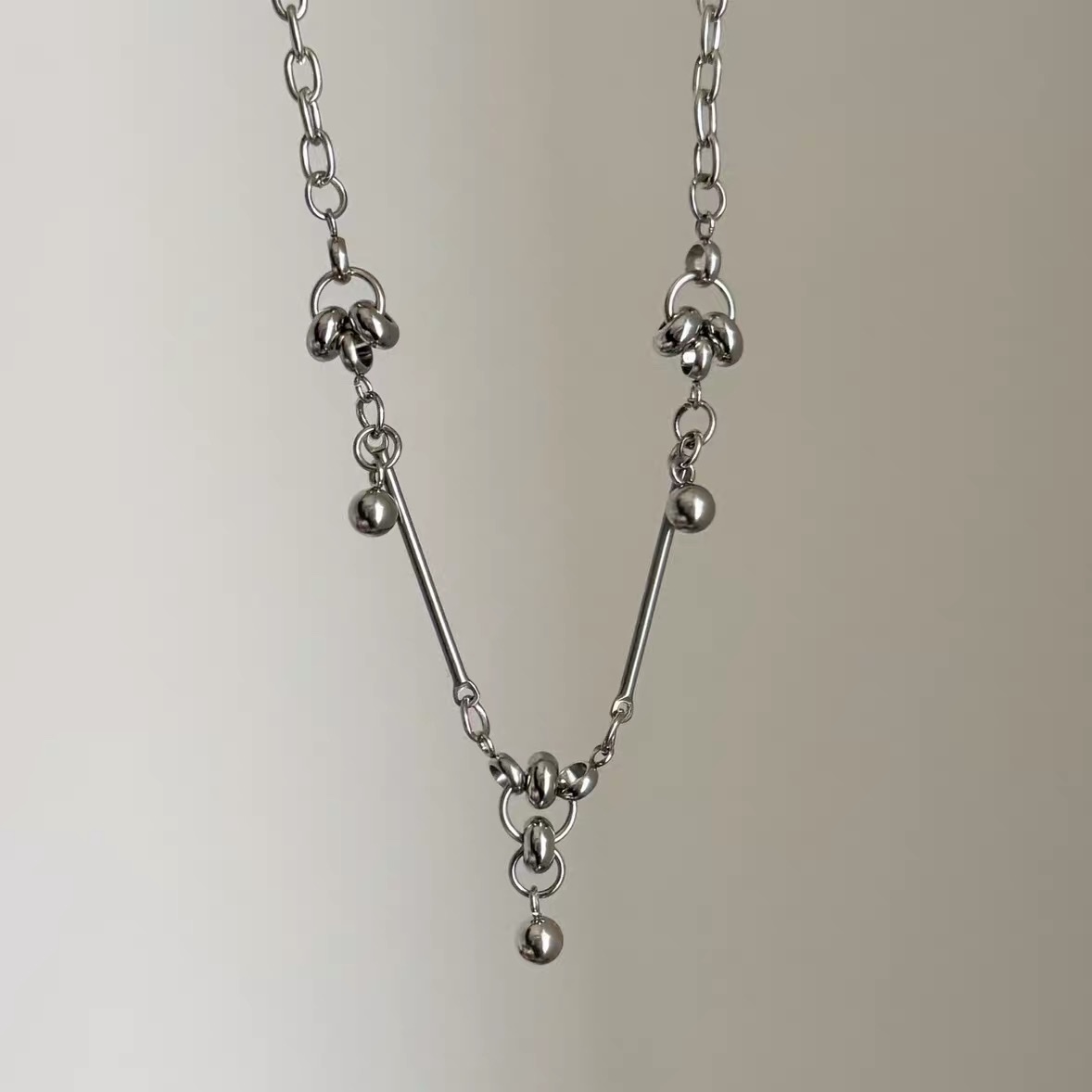 Titanium steel large necklace, Cuban chain, wine glass pendant, fashionable and versatile women's necklace, trendy accessory, cyber mechanical style, geometric silver ball patchwork necklace, niche design sense, y2k Korean style, ins style, versatile collarbone chain