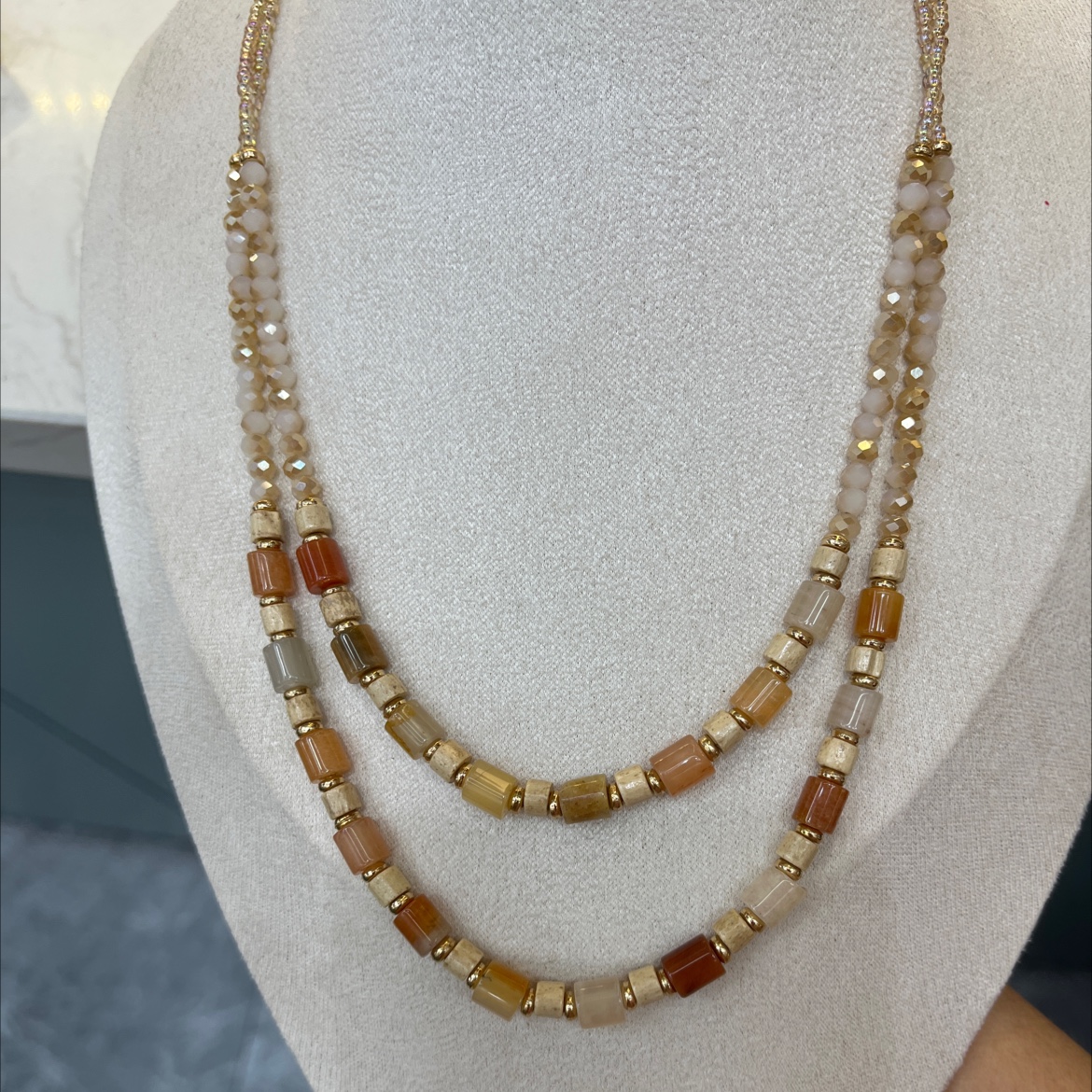 Fashionable and simple necklace accessories from Europe and America, versatile and fashionable women's necklaces and jewelry gifts Application Scenario
