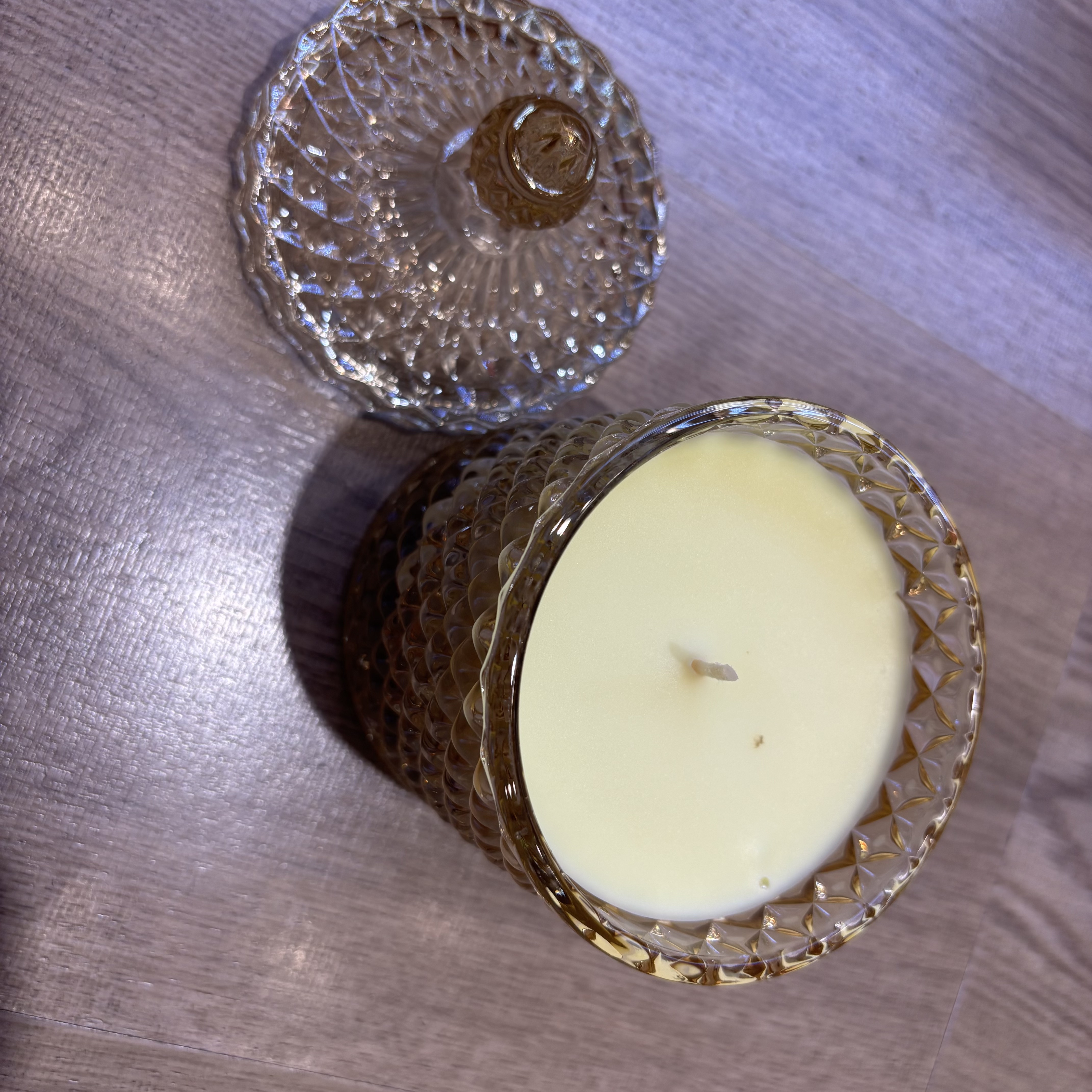 香薰蜡烛室内调情助眠持久高级感卧室情人节礼物
香薰蜡烛琉璃罐菱面浮雕状纹路玻璃容器彩色居家蜡烛 香薰蜡烛