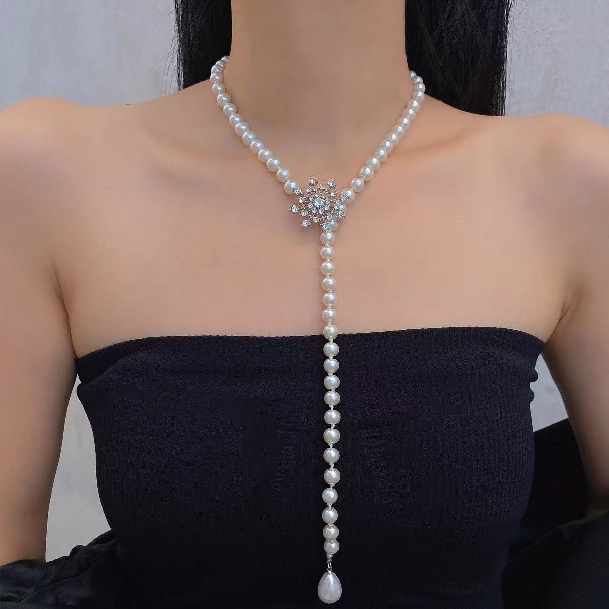 Pearl sweater chain long style 2024 New trendy high-end fashion women's autumn and winter pendant accessory necklace decoration Pearl sweater chain long style 2024 new trendy high-end fashion women's autumn and winter pendant accessory item Item Picture
