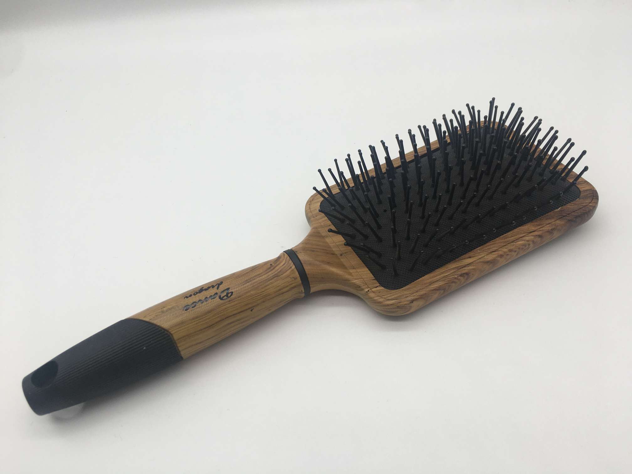 Customized wood grain combs, health care massage combs, rubber combs, fine combs, gift combs, airbag combs, hair care tools and hair care products from the manufacturer. Specification image