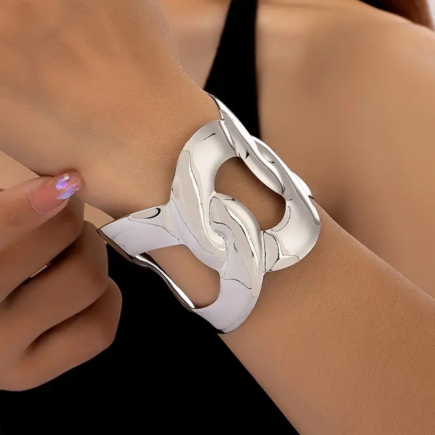 Cross-border European and American simple, fashionable, light luxury, versatile letter chanel-style, retro and high-end open bracelet details Picture