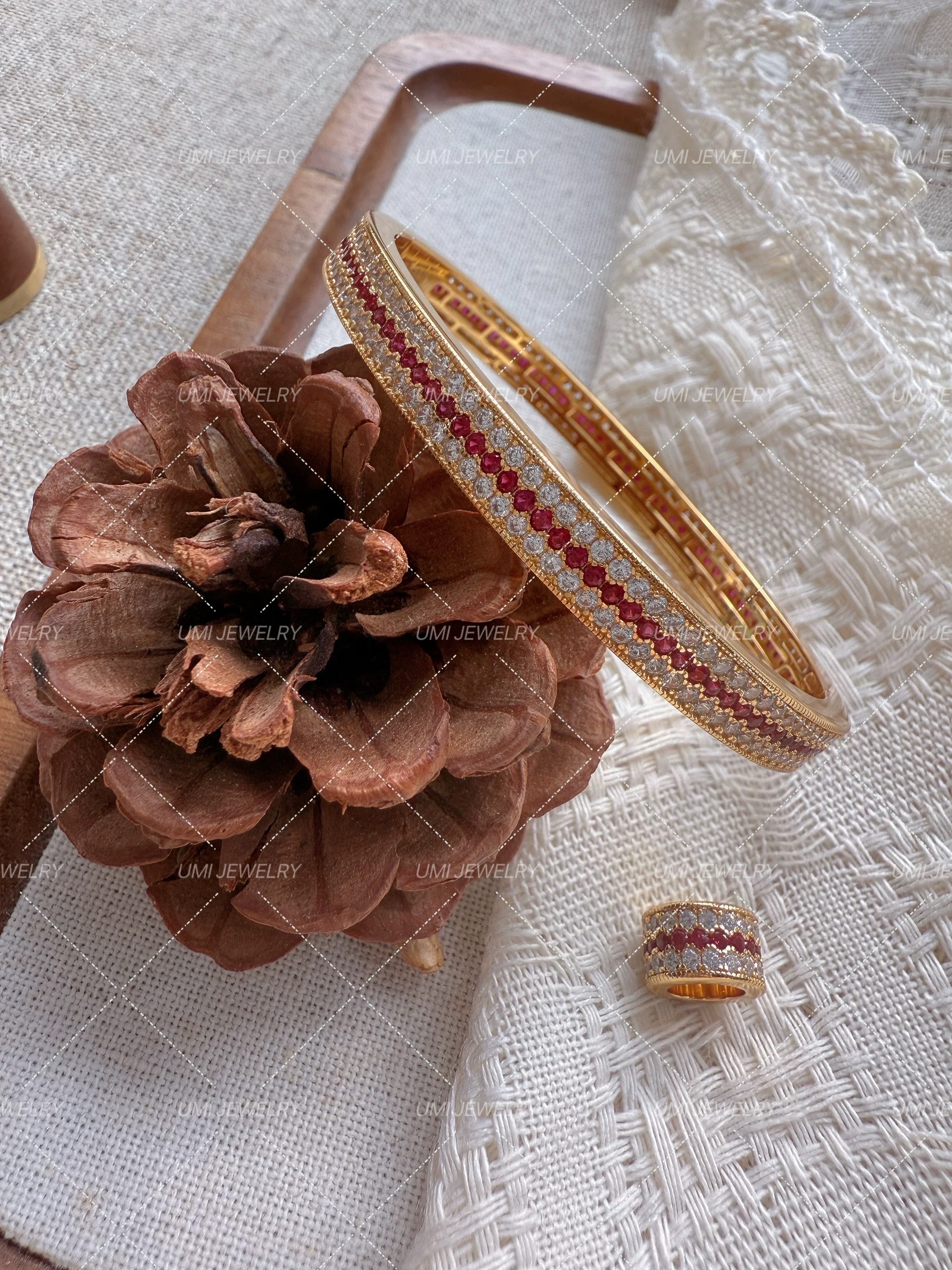 新年礼物蔷薇之恋红宝渐变满钻手镯