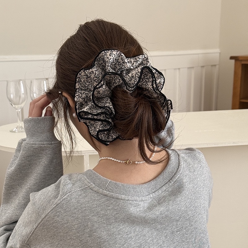 Light luxury high-quality floral four-layer large intestine hair band, new autumn and winter exquisite hair tie, ponytail hair tie, hair accessory, hair flower hair band, large intestine hair band Specification image