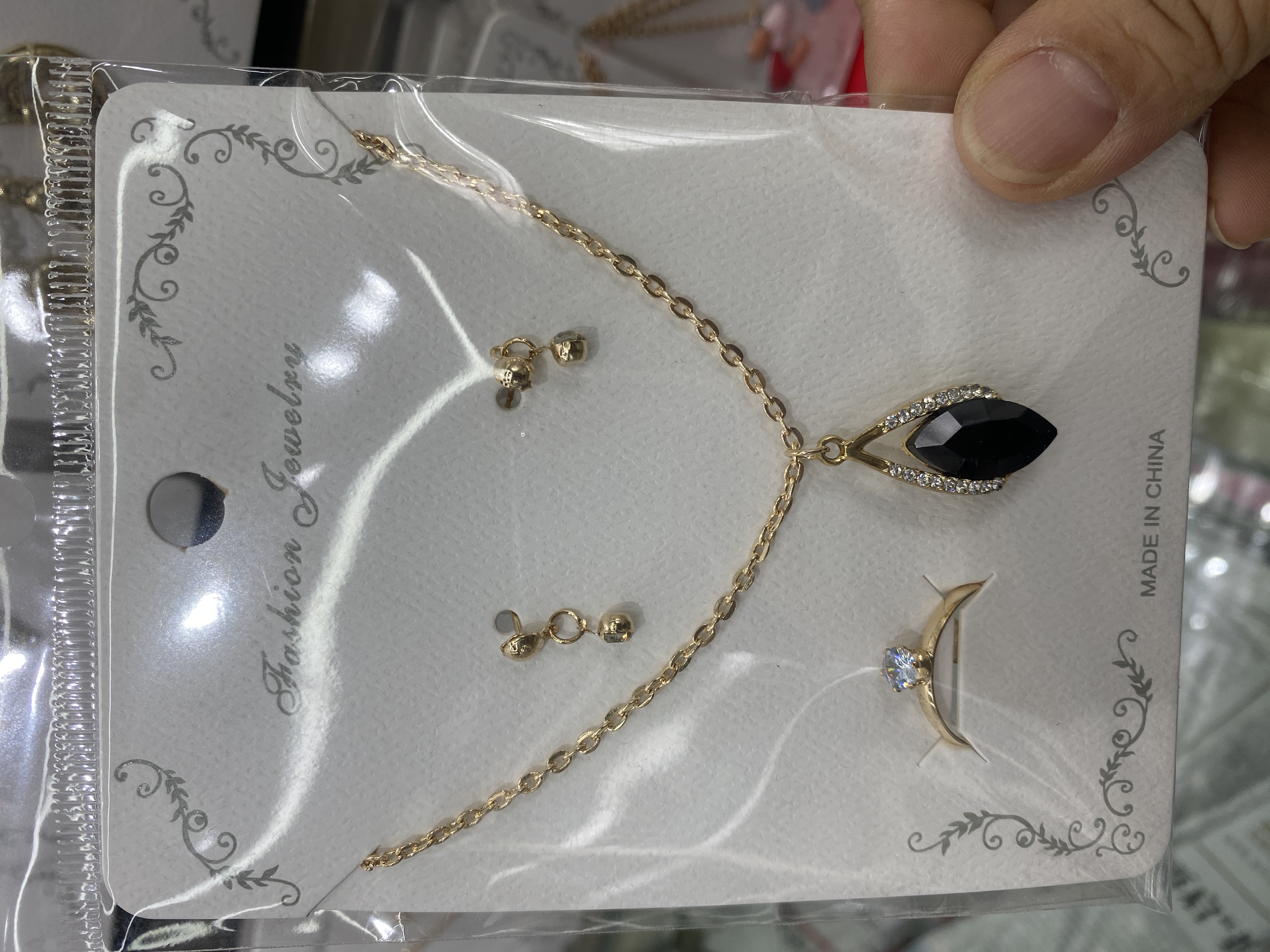 Alloy strass collar set Application Scenario