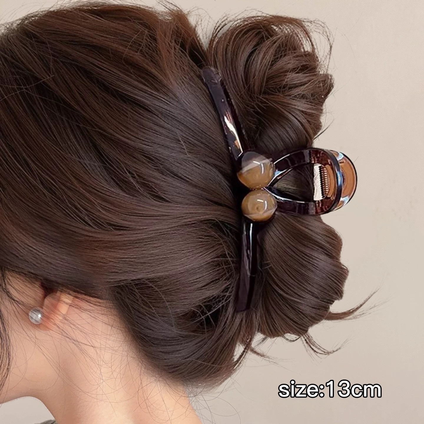 The 2025 new high-end and versatile heart-shaped hair clip, a stylish clip at the back of the head, a shark hair accessory, and a hair clamp headwear Application Scenario