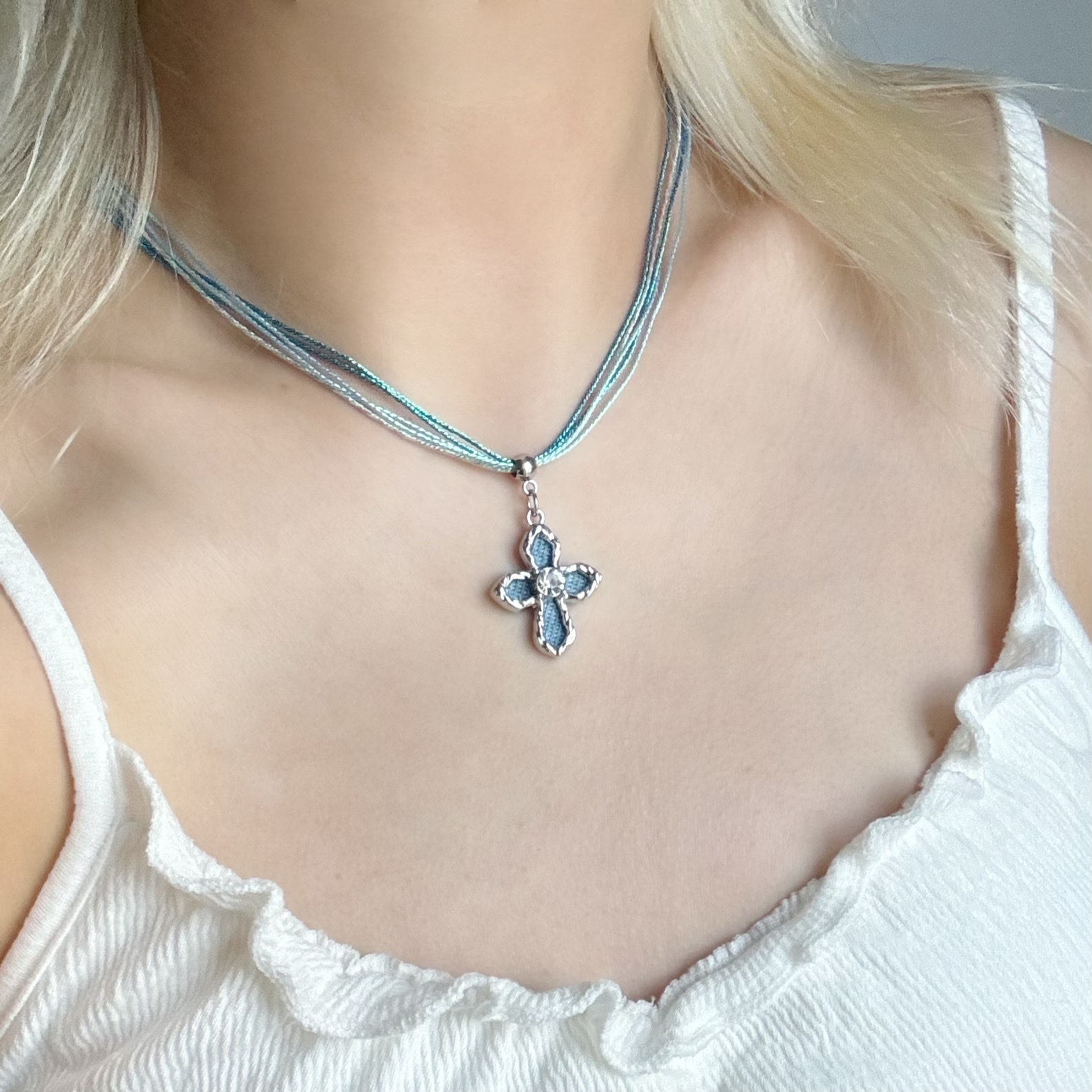 Dopamine blue denim cross braided rope necklace, niche hot girl y2k sweet and cool Abi InS-style collarbone chain Application Scenario