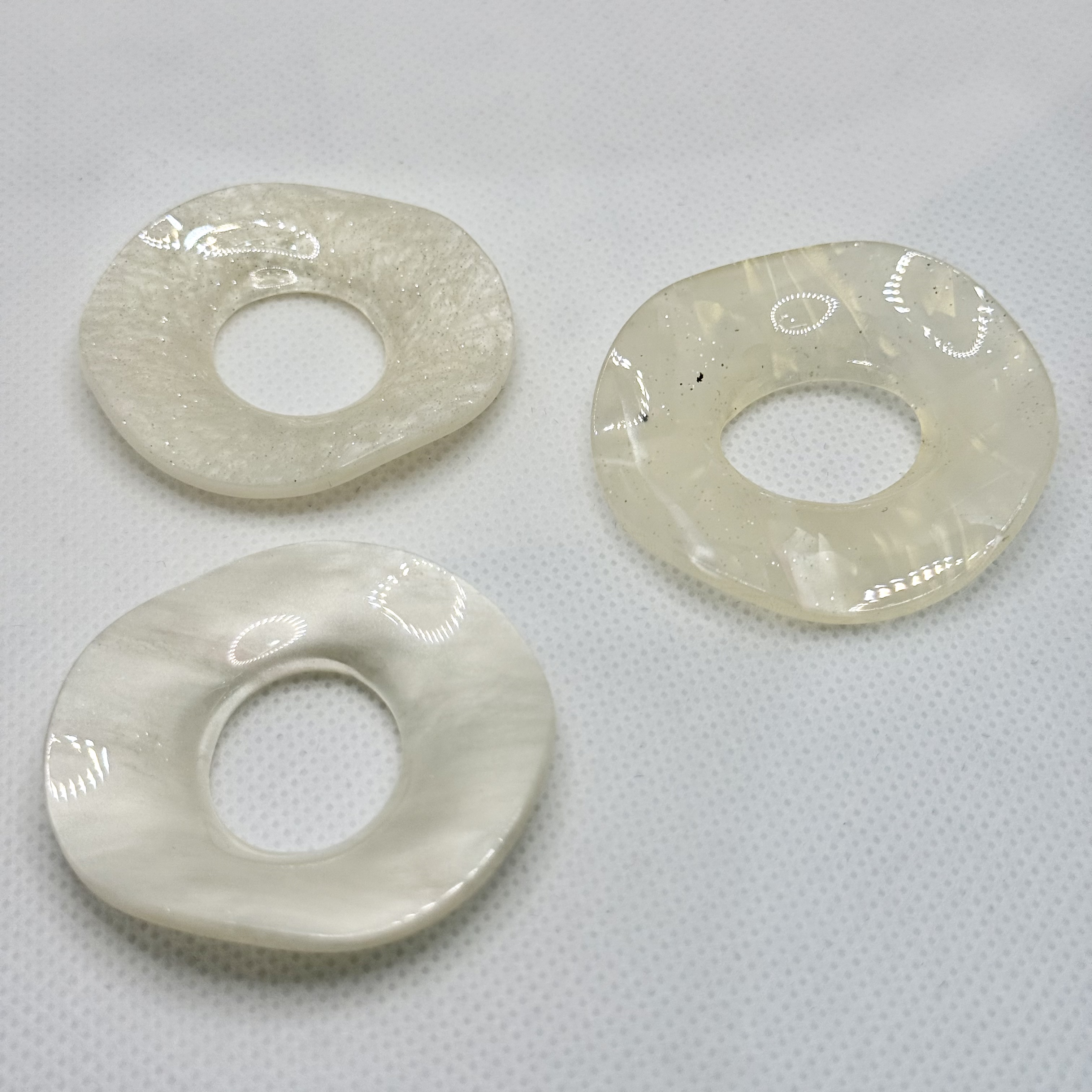 Irregular circular acrylic sheet accessories for earrings detail image 4