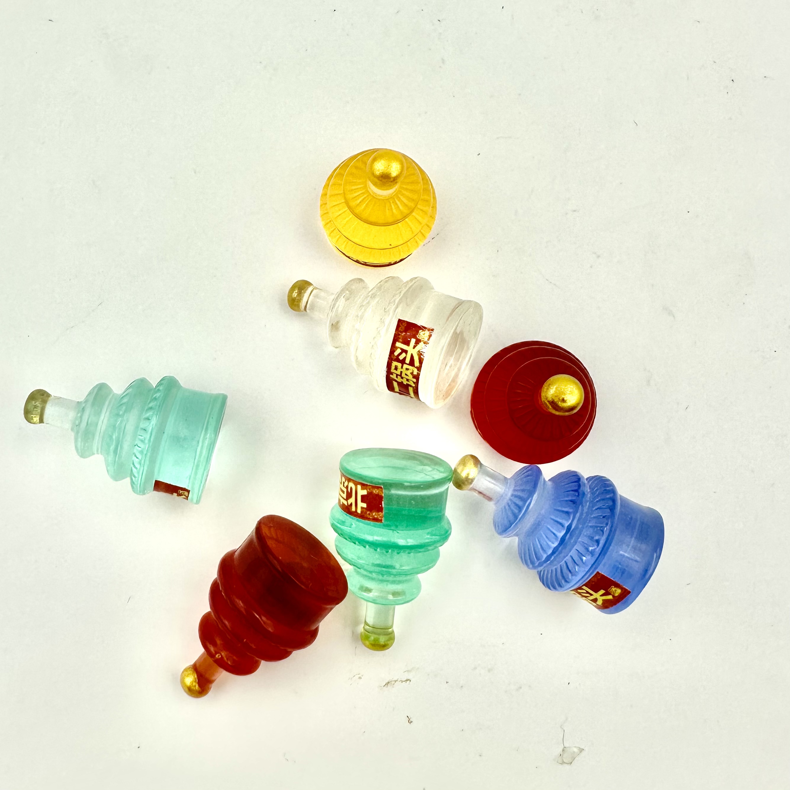 Resin accessories, simulated mini wine bottles, diy miniature toys, accessories, mobile phones, fridge magnets, supermarket ornaments, 500 pieces per package details Picture